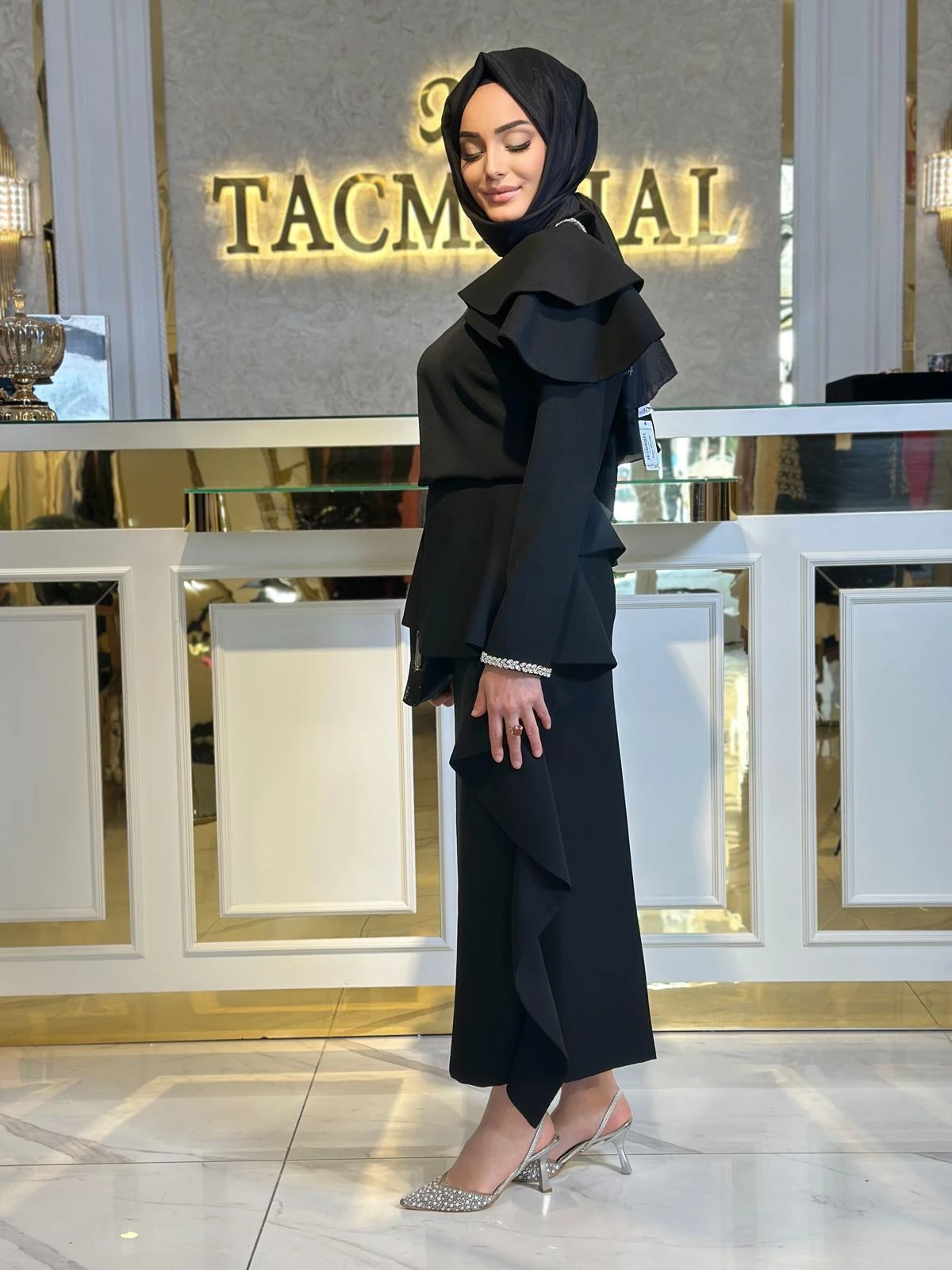 Yakası Taşlı Fırfırlı Takım-Tac 54007