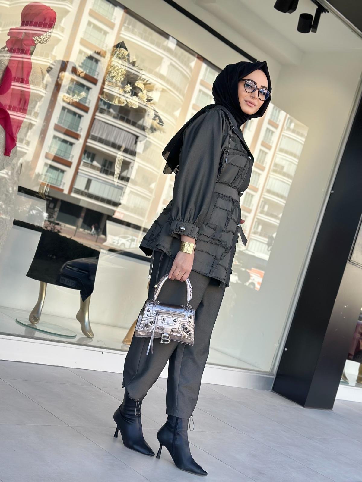 Düğmeli Jakar Takım-Tac 1592