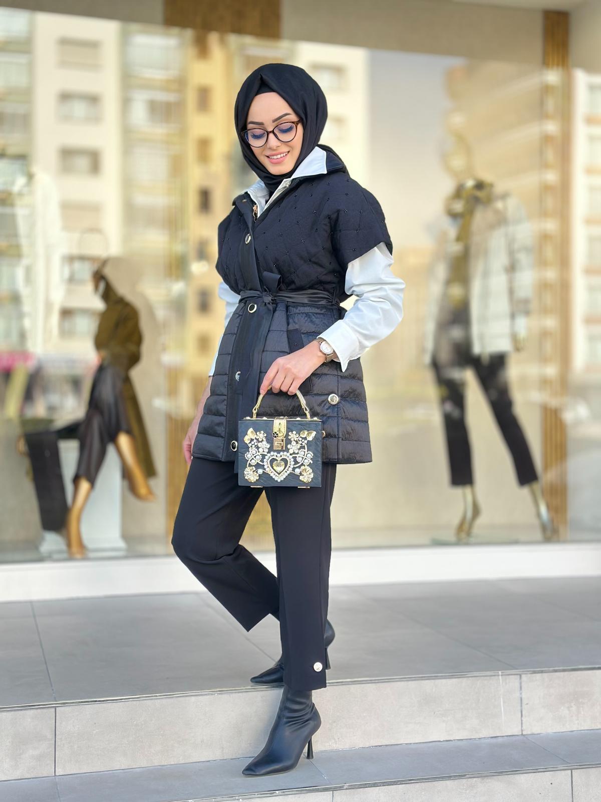 Taşlı Kapitoneli Yelek-Tac 9403