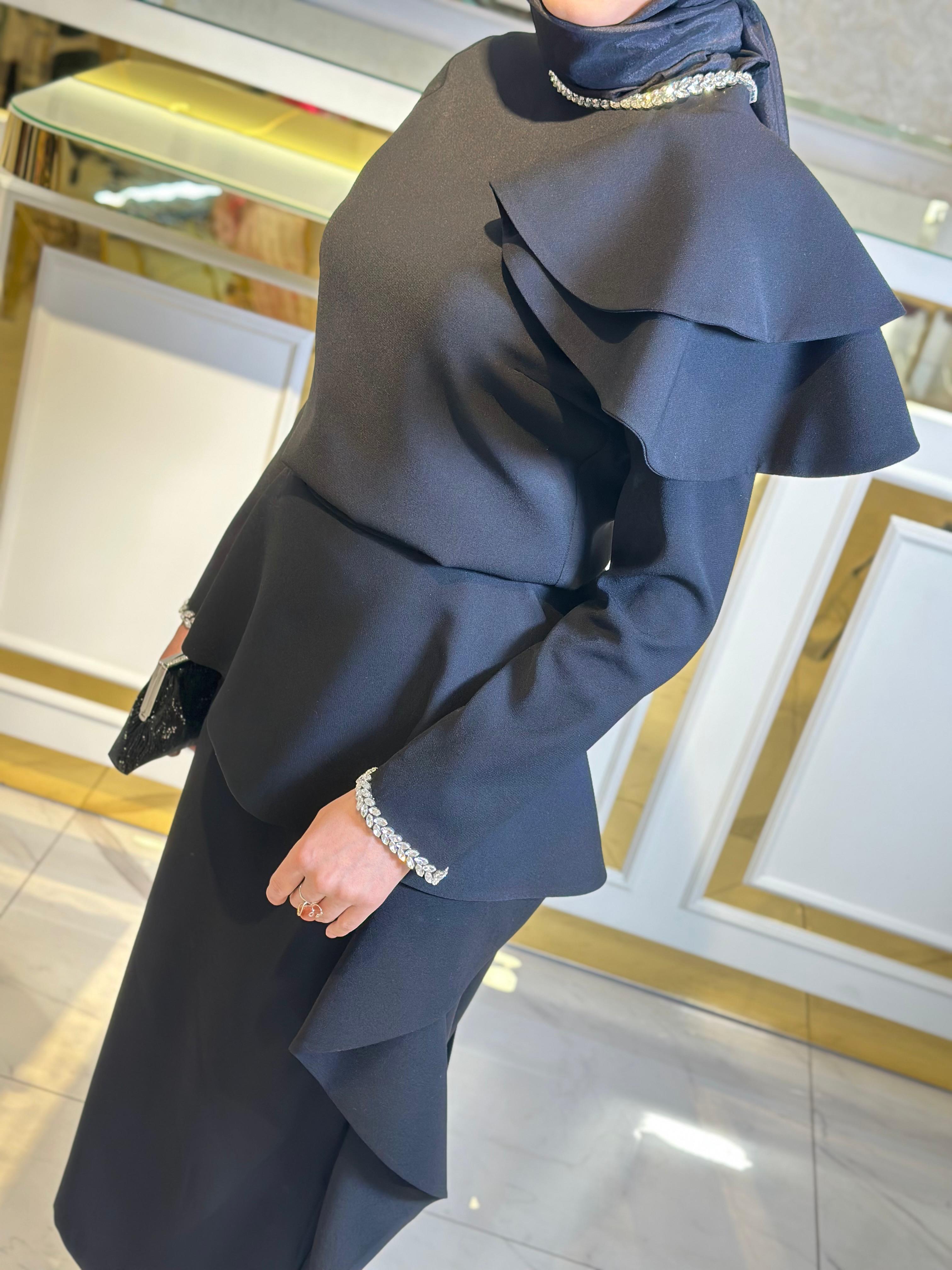 Yakası Taşlı Fırfırlı Takım-Tac 54007