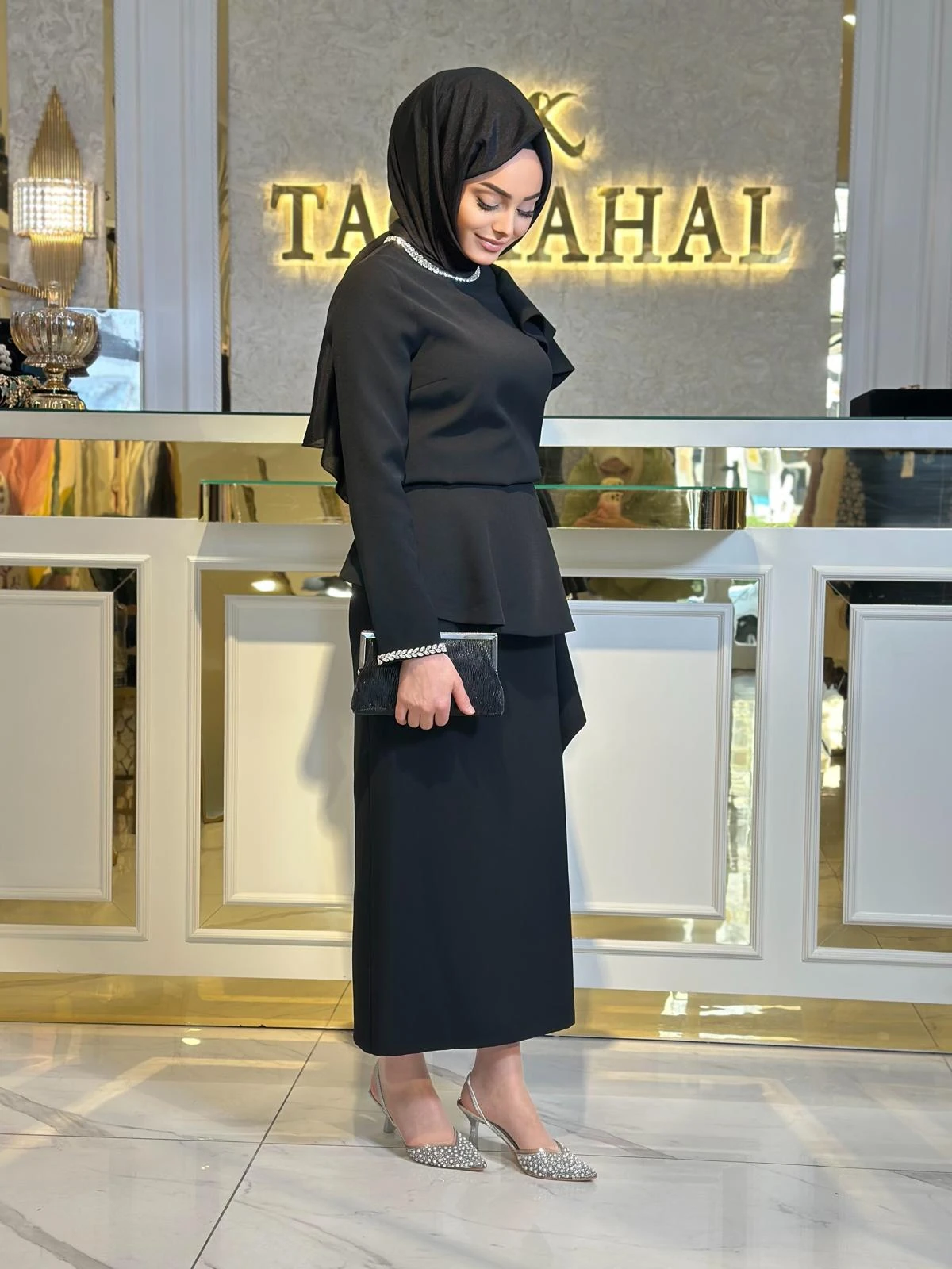 Yakası Taşlı Fırfırlı Takım-Tac 54007