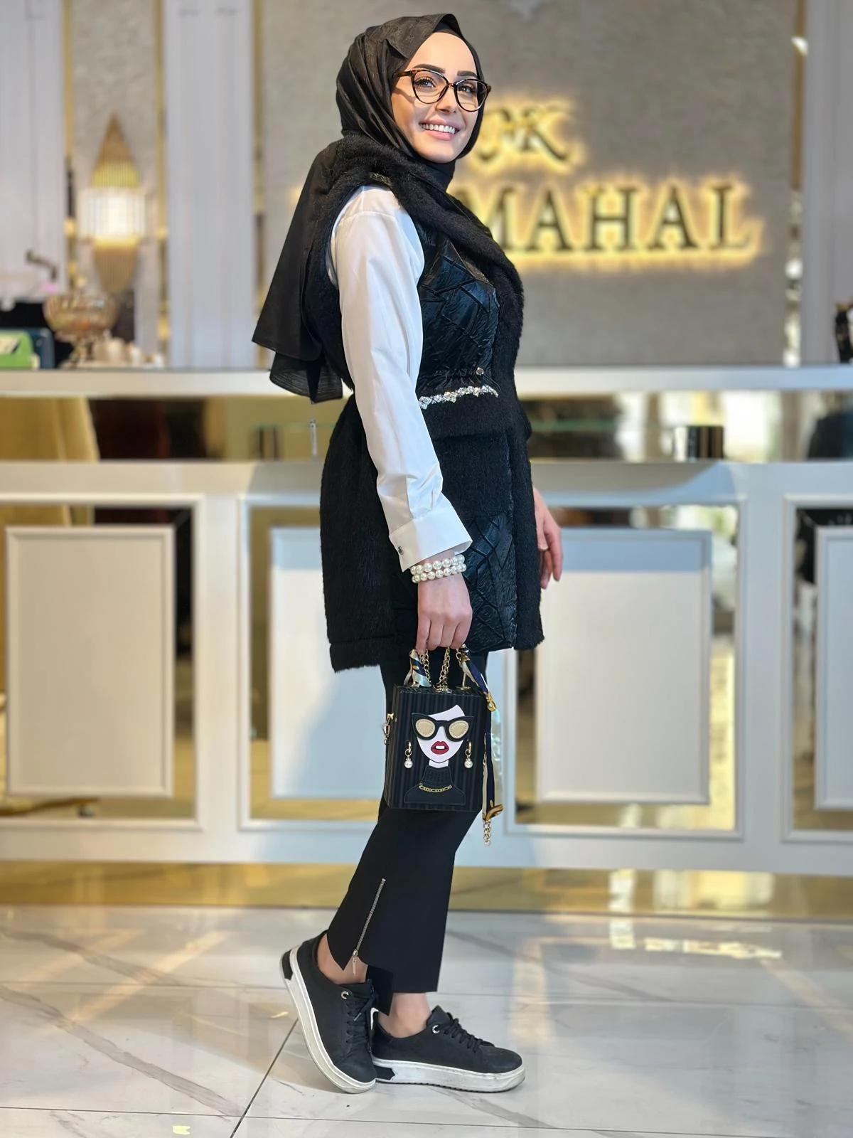 Cepleri Taşlı Deri Yelek-Tac 9407