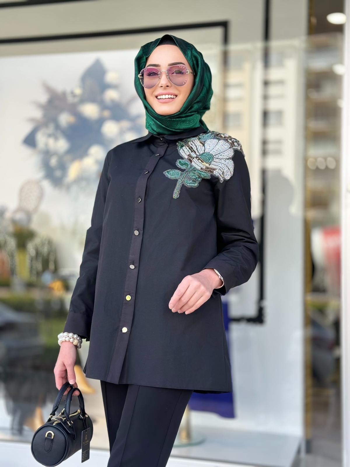 Çiçek İşlemeli Gömlek-Tac 3174 - SİYAH