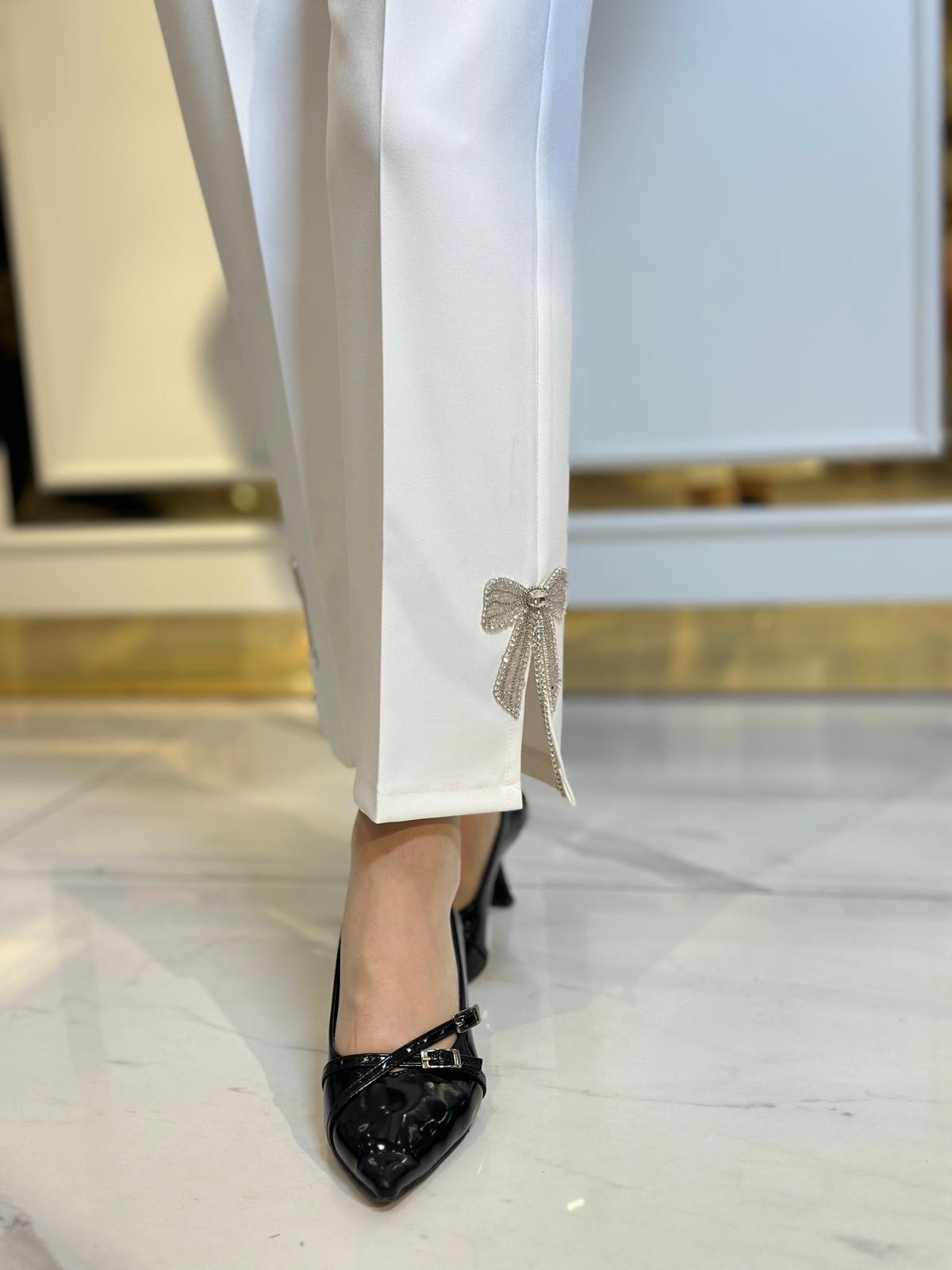 Fiyonk Taşlı Kumaş Pant.-Tac 7080 - Beyaz