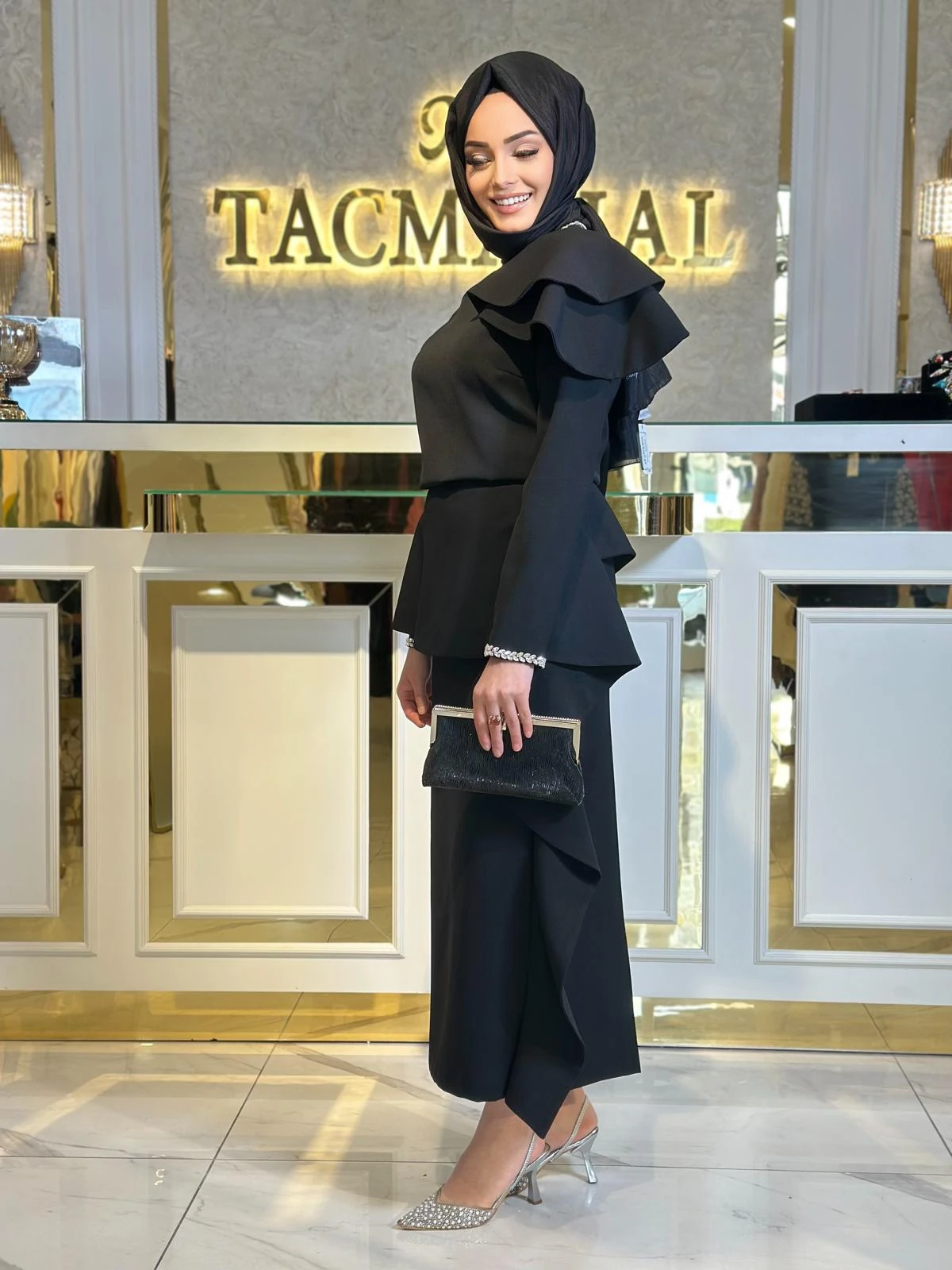 Yakası Taşlı Fırfırlı Takım-Tac 54007