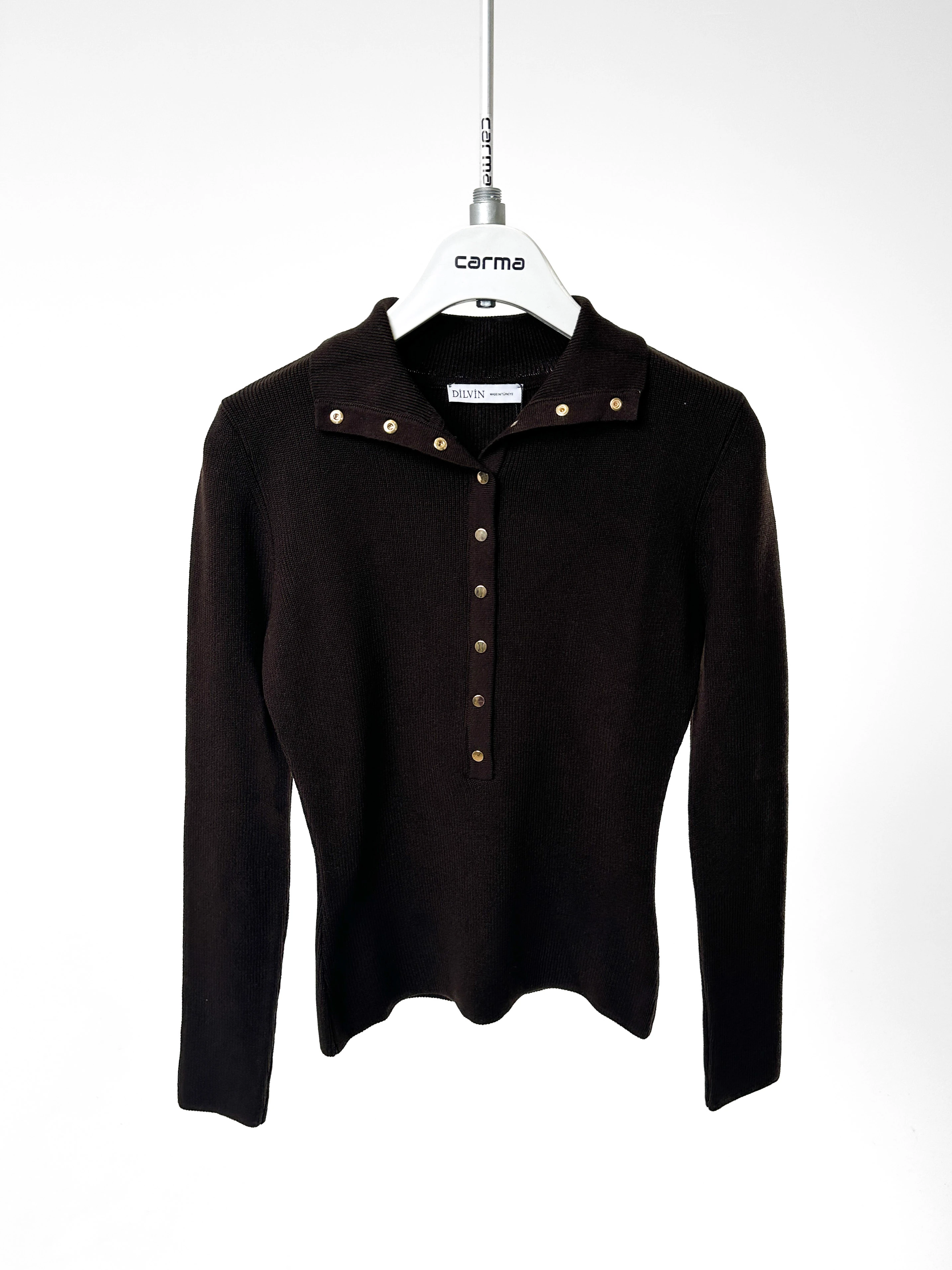 Dik Yaka Çıtçıt Detaylı Triko