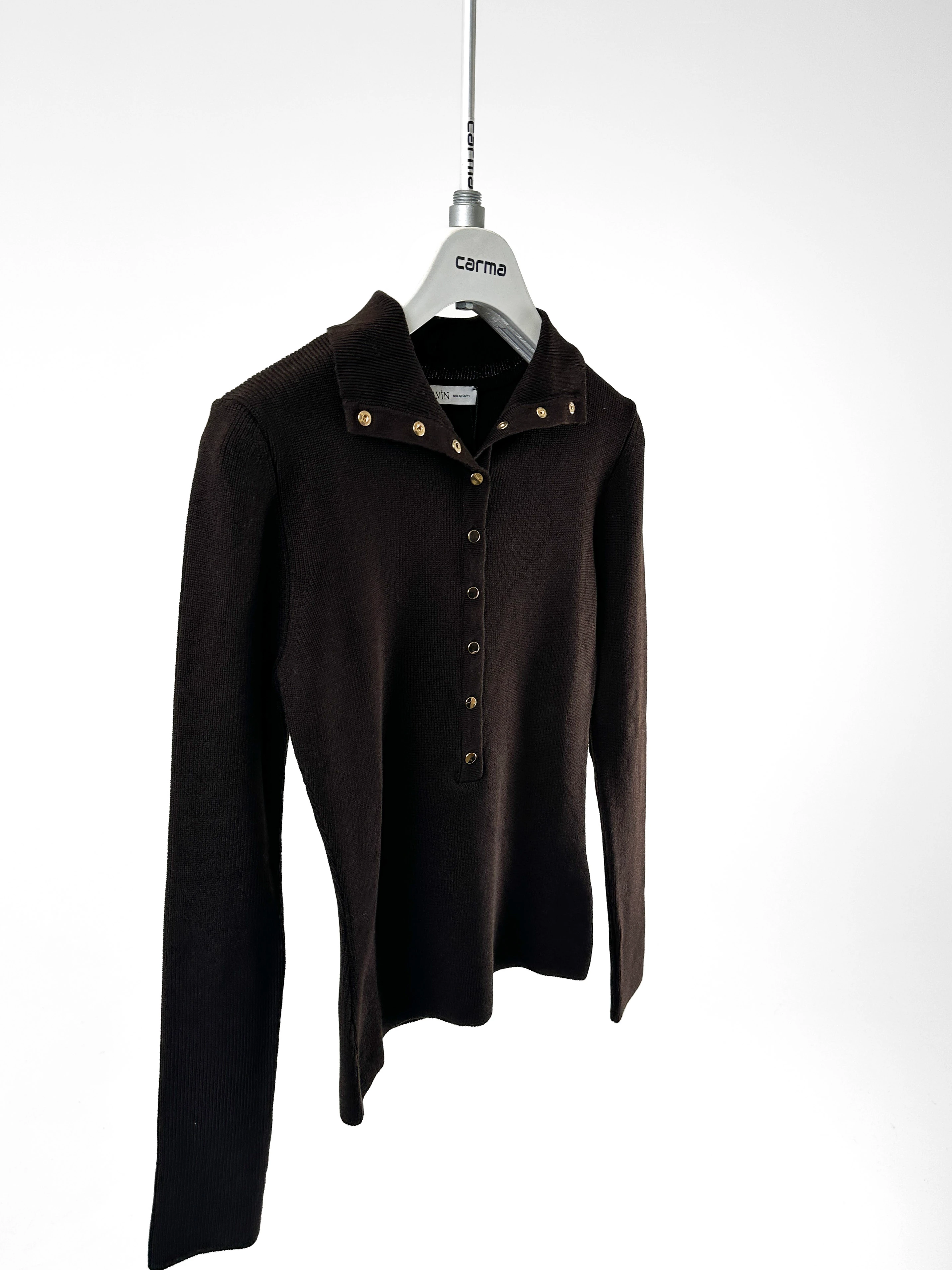 Dik Yaka Çıtçıt Detaylı Triko