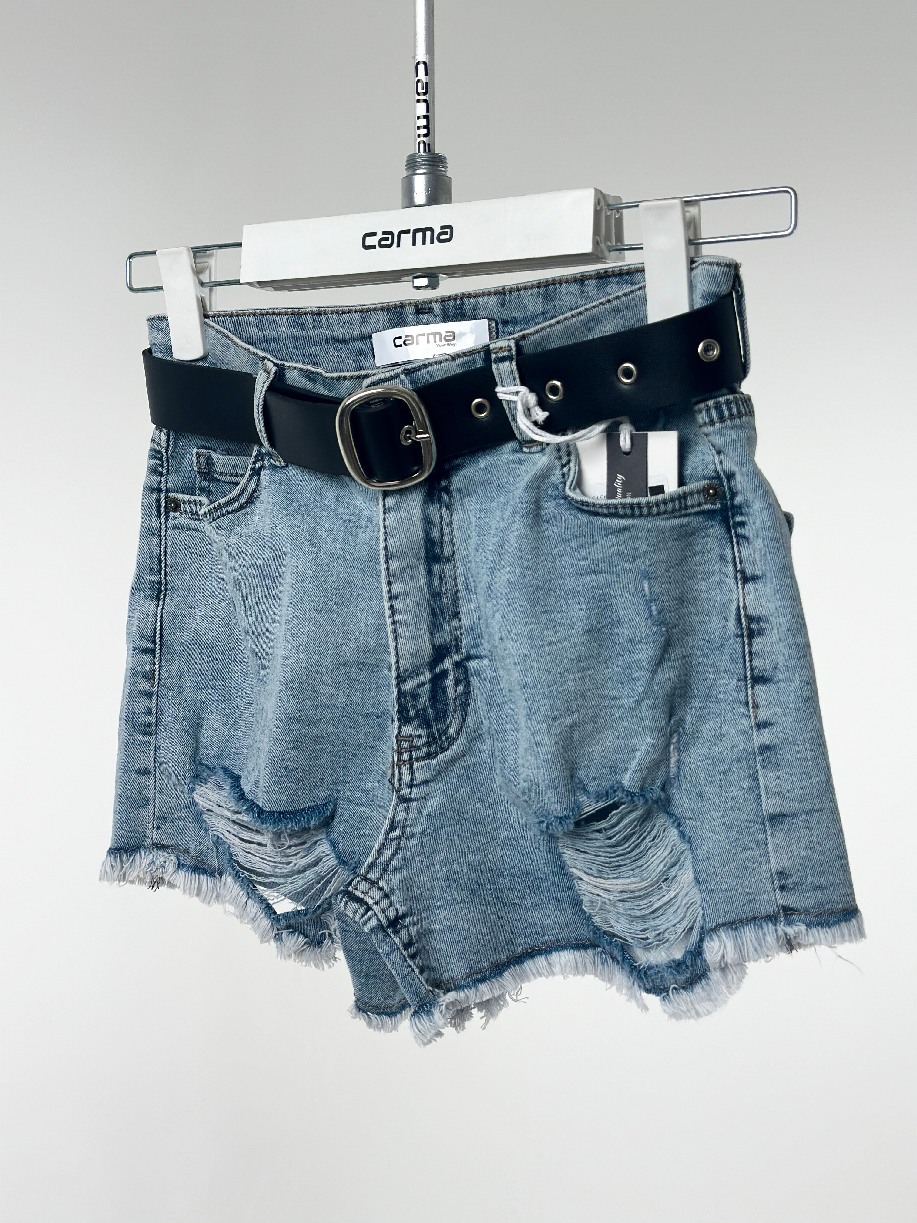 Yırtık Paça Denim Şort