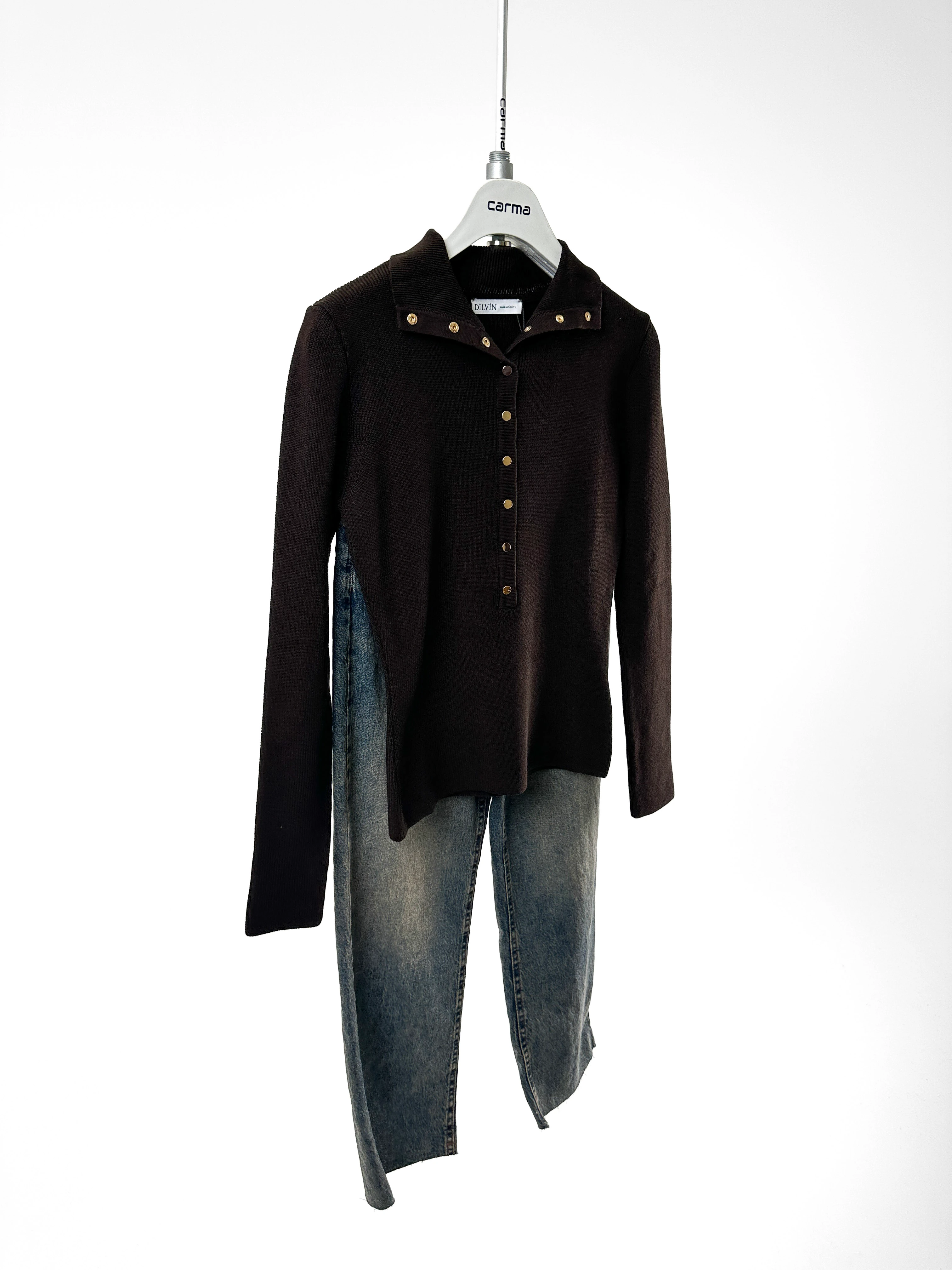 Dik Yaka Çıtçıt Detaylı Triko