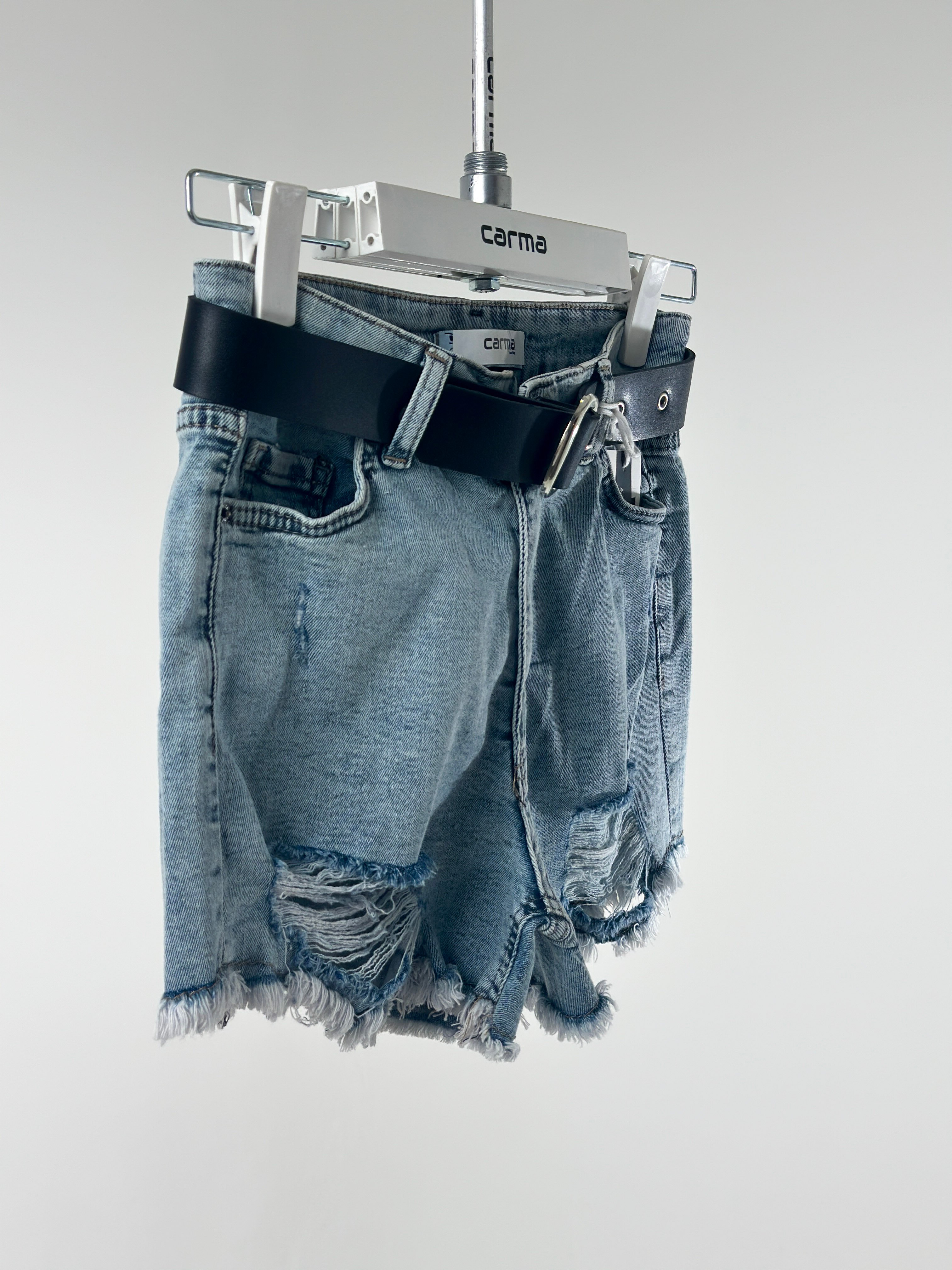 Yırtık Paça Denim Şort