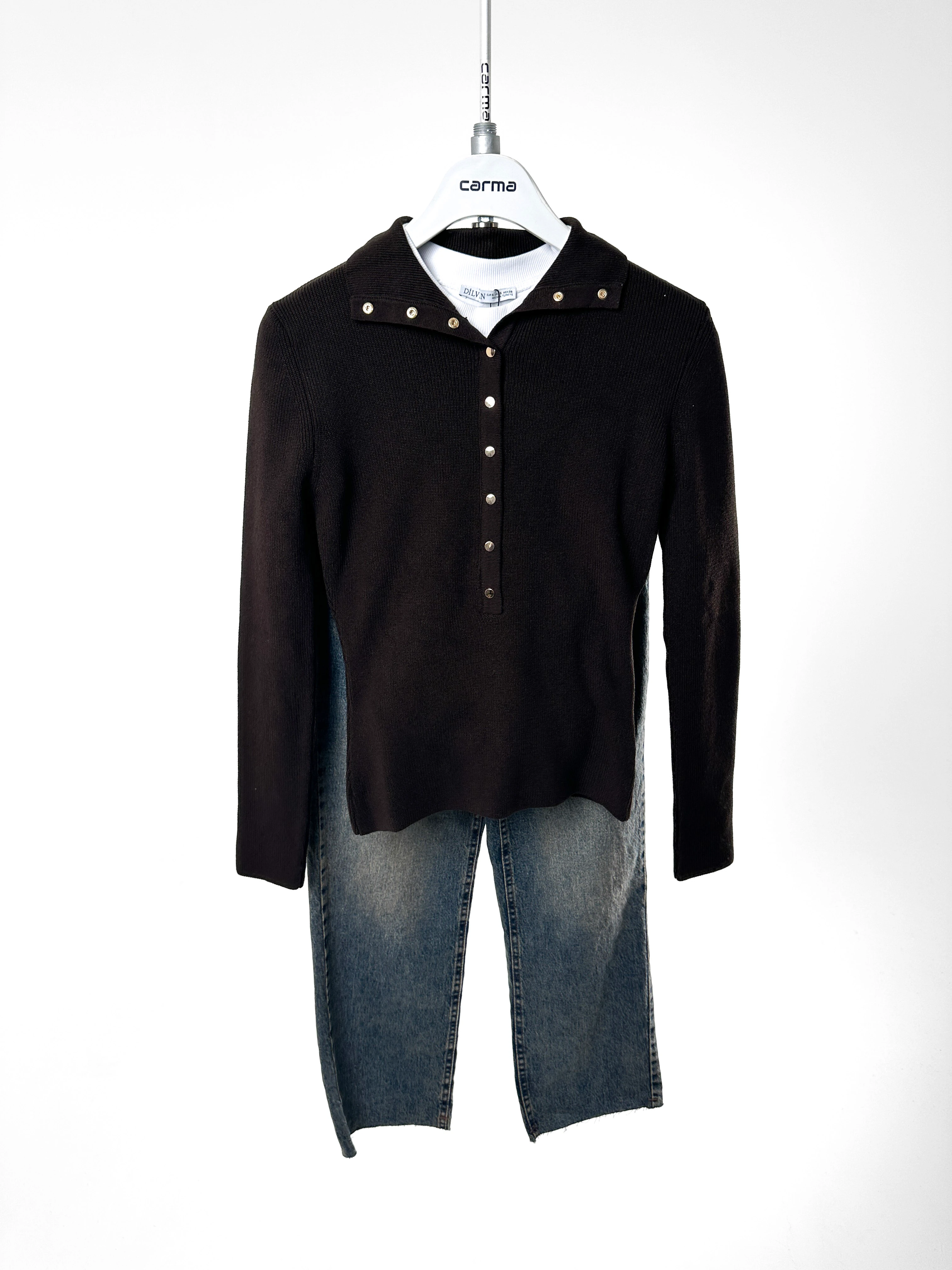 Dik Yaka Çıtçıt Detaylı Triko