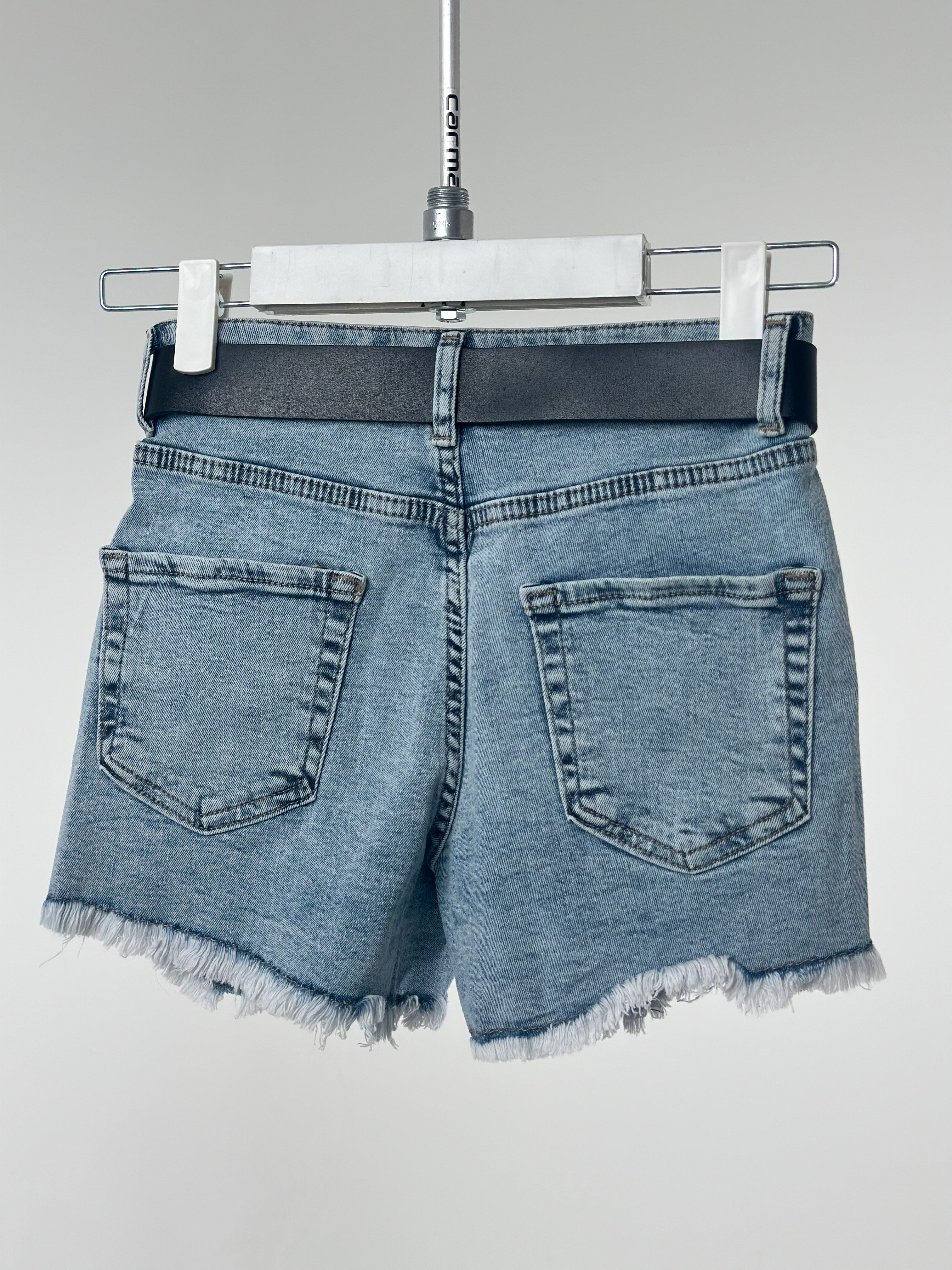 Yırtık Paça Denim Şort