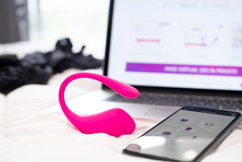 Lovense Lush 3 and Gemini Telefon Kontrollü Göğüs ve G Bölgesi Uyarıcı Vibratör