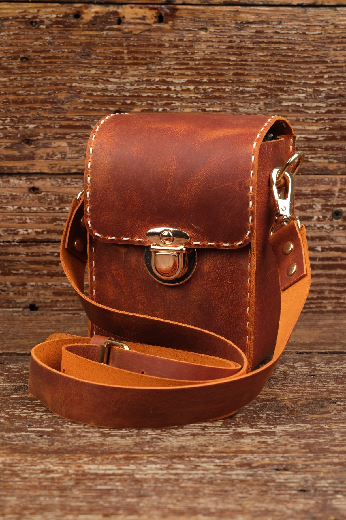 El Yapımı %100 Hakiki Dana Derisi Mini Omuz Çantası 12cmx11cmx18cm SM-D-0066 - camel
