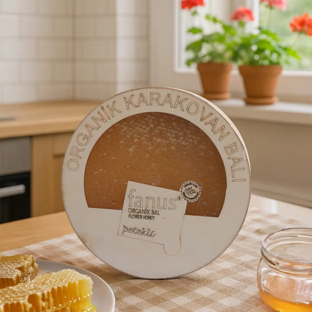 Fanus Organik Karakovan Petekli  Akasya Çiçek Balı 1100g - 2