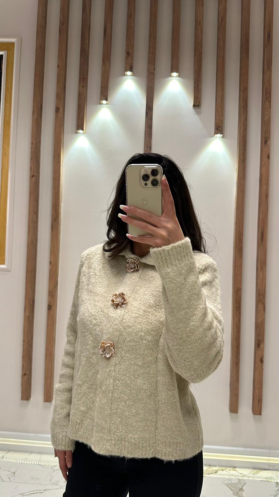 Çiçek Tokalı Hırka