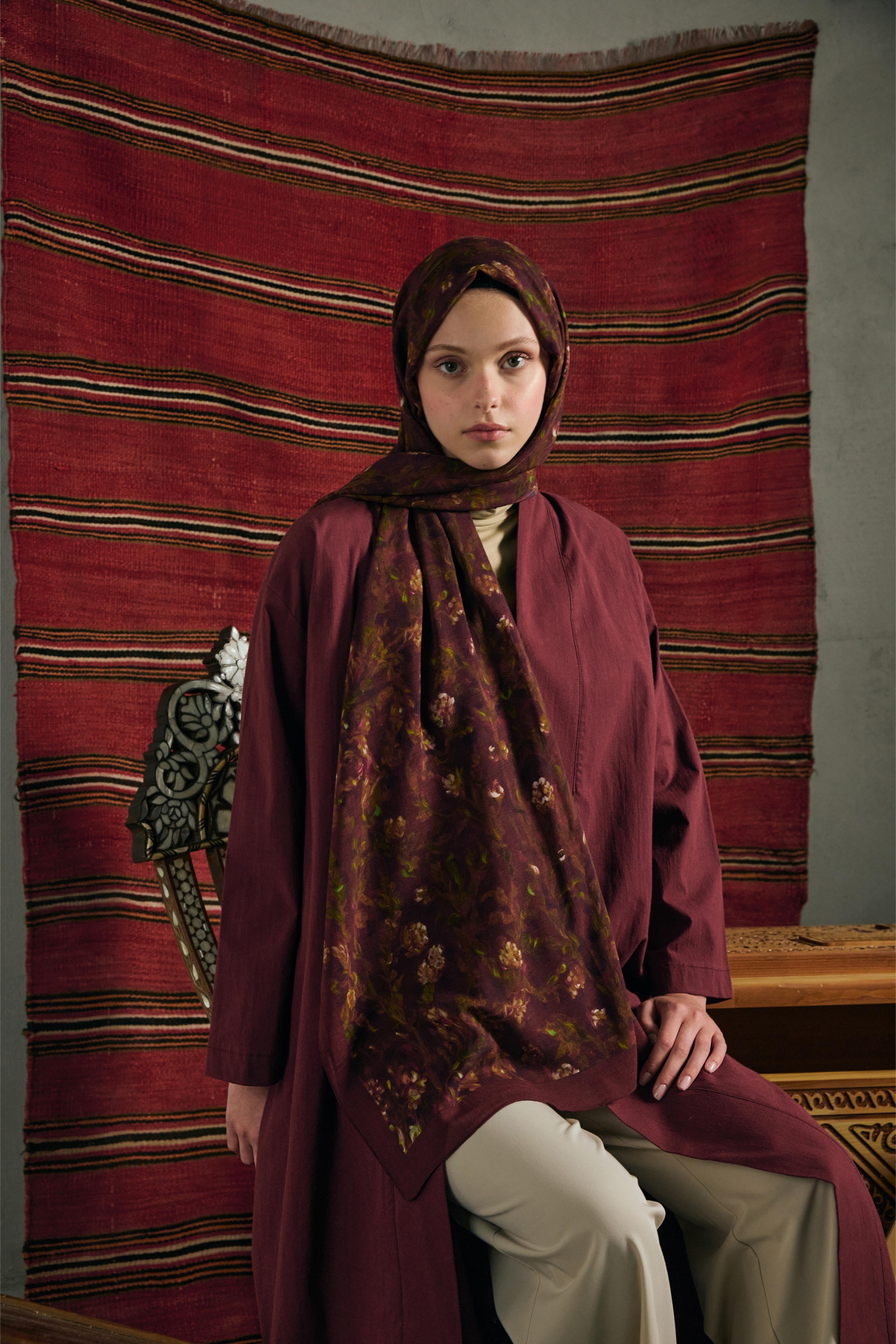 -KÖSEM SULTAN- KOYU BORDO ŞAL main variant image
