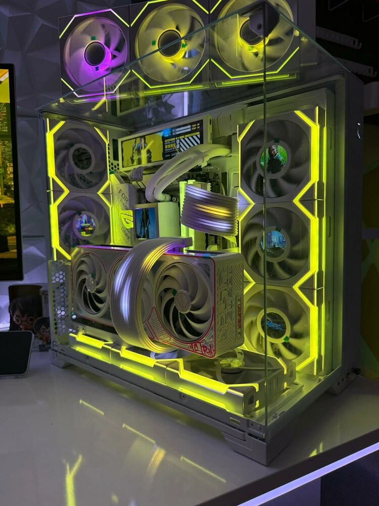 Lian Li Eko Sistem White Rtx 5080