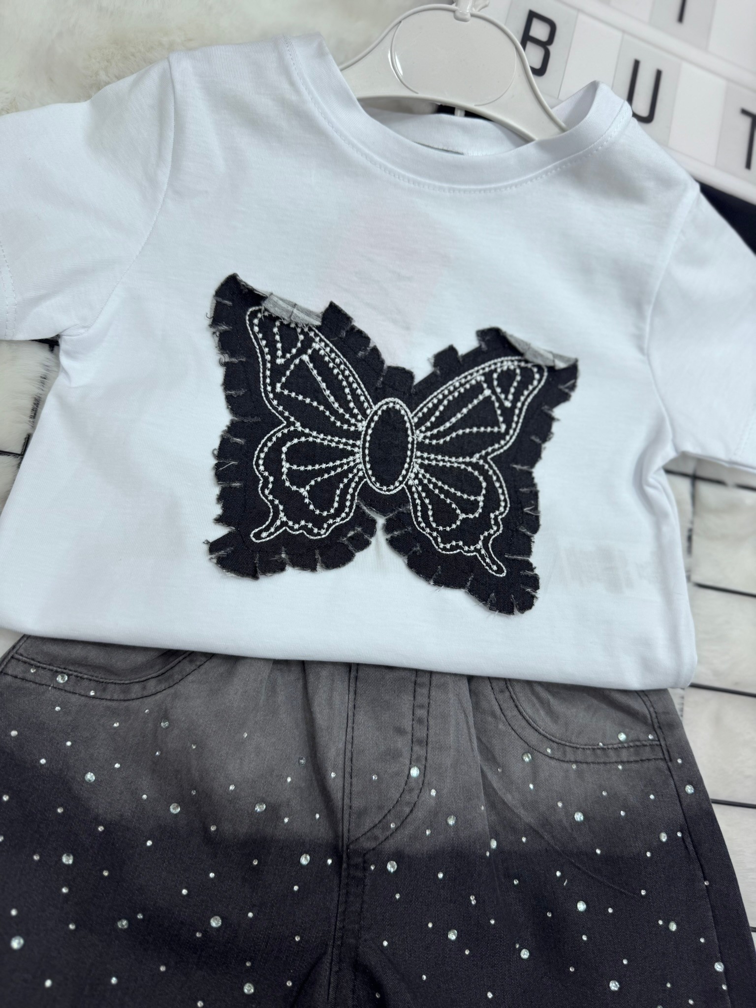 İnci Şortlu Kelebek Desen T-shirt Kombin