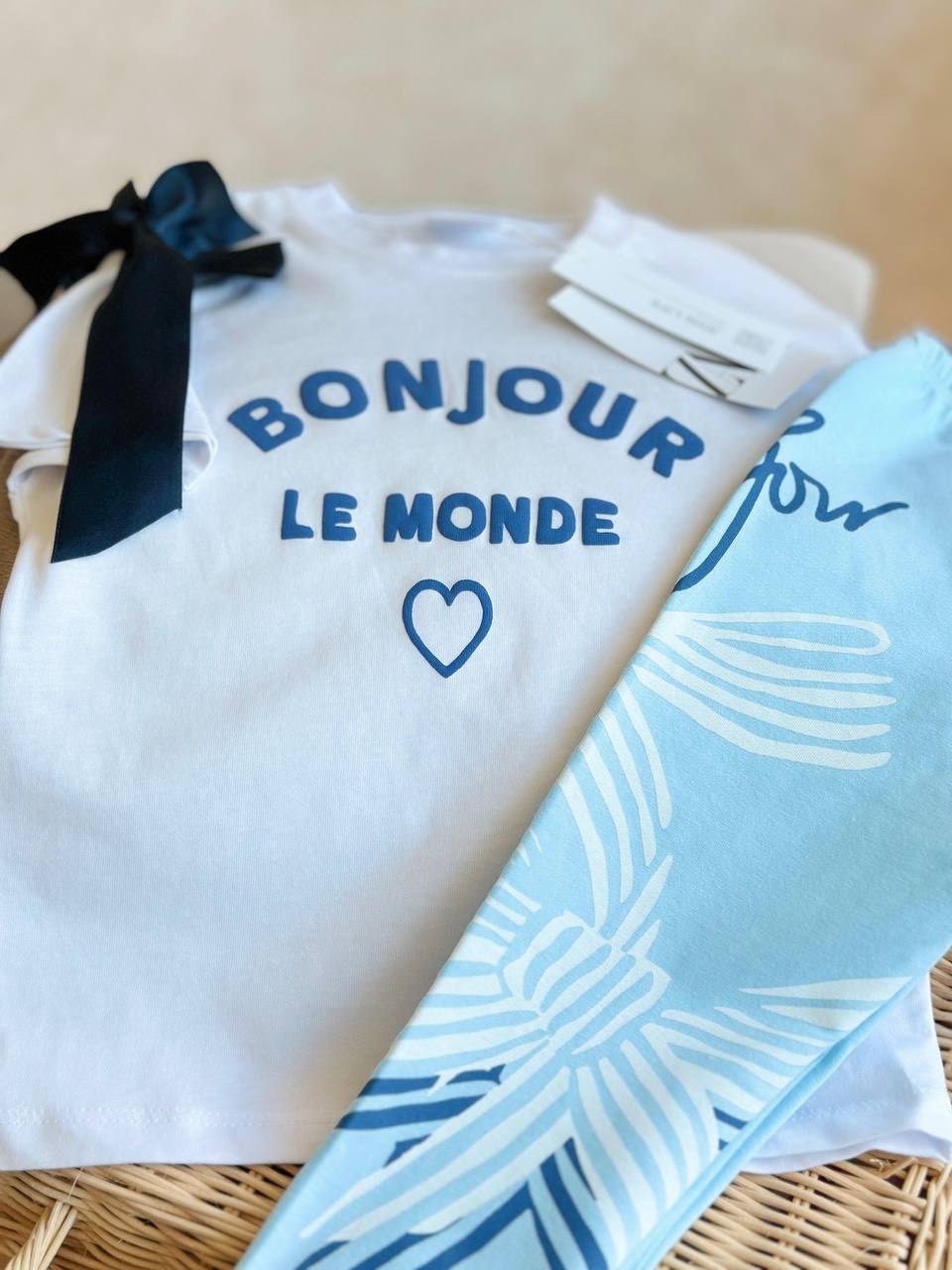Bonjour Omuz Fiyonklu Taytlı Takım