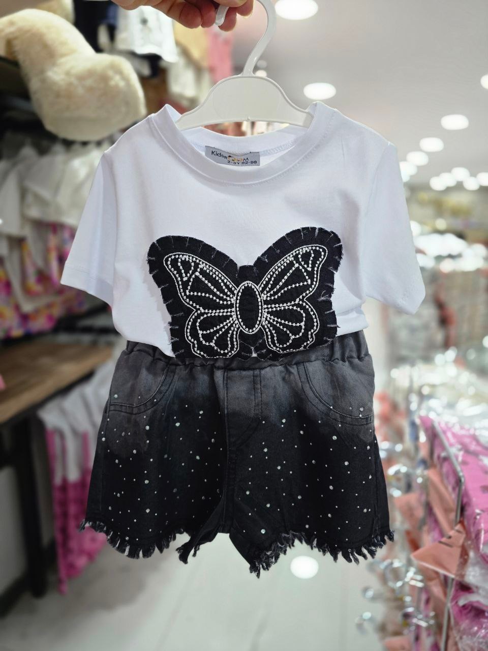 İnci Şortlu Kelebek Desen T-shirt Kombin