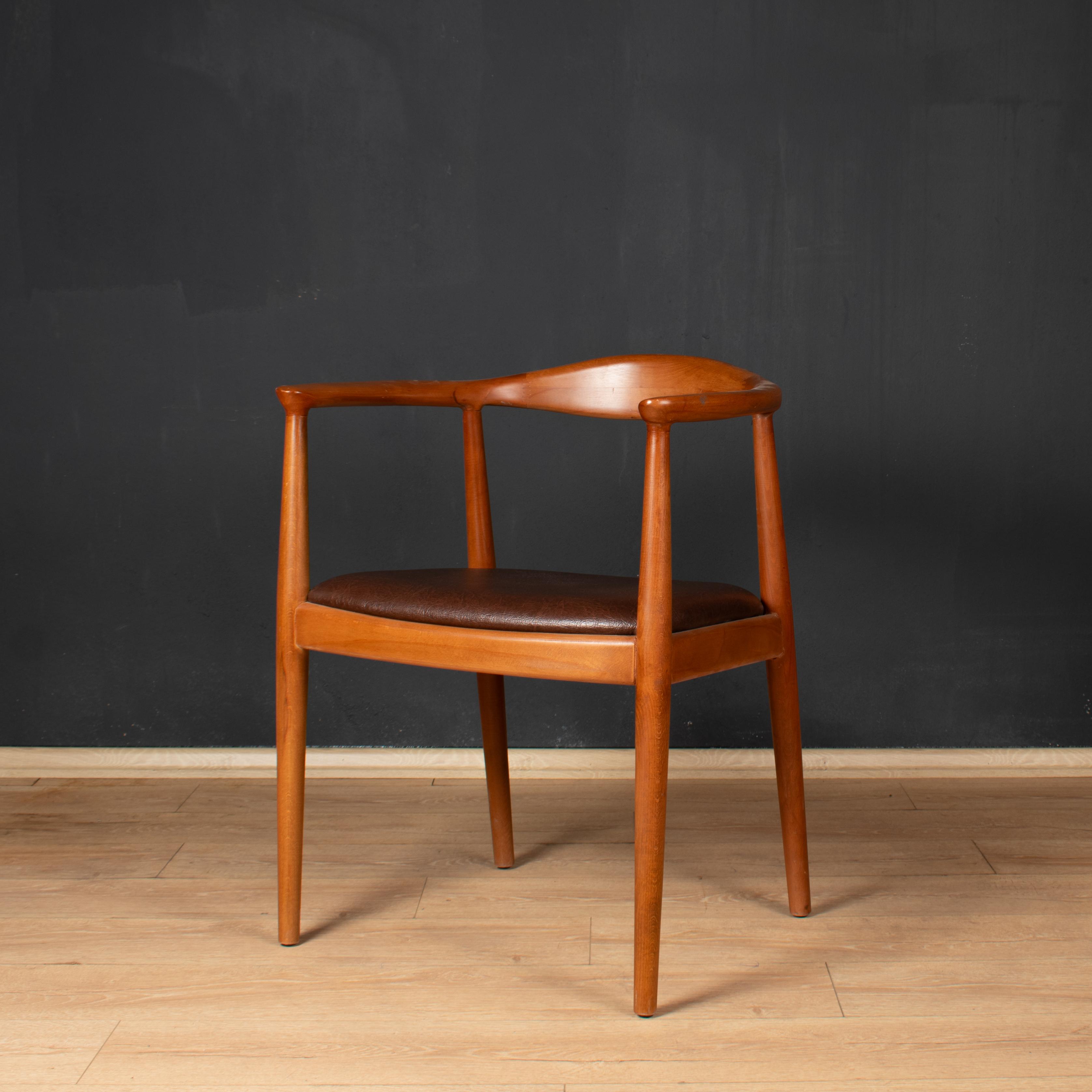  Wels Wooden Chair