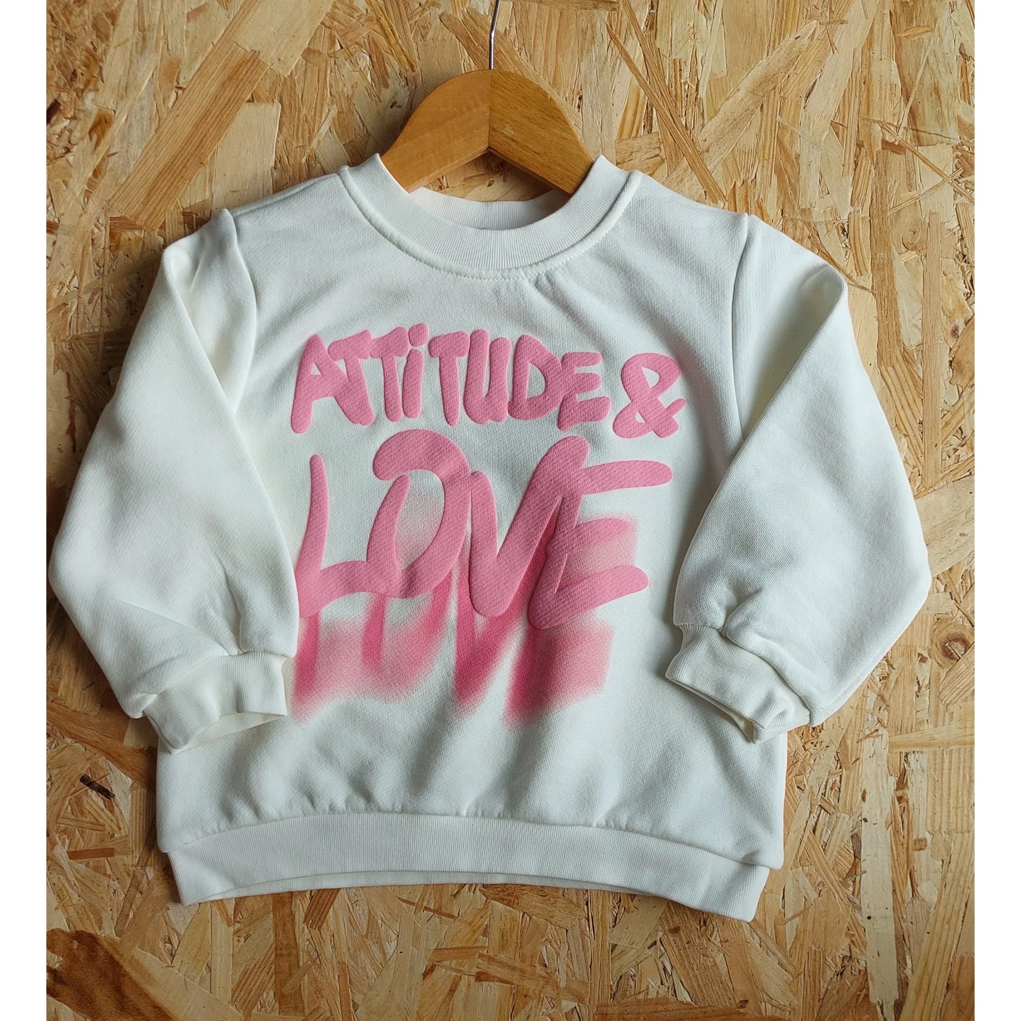 Beyaz Üzerine Pembe Yazı Detaylı Sweatshirt 