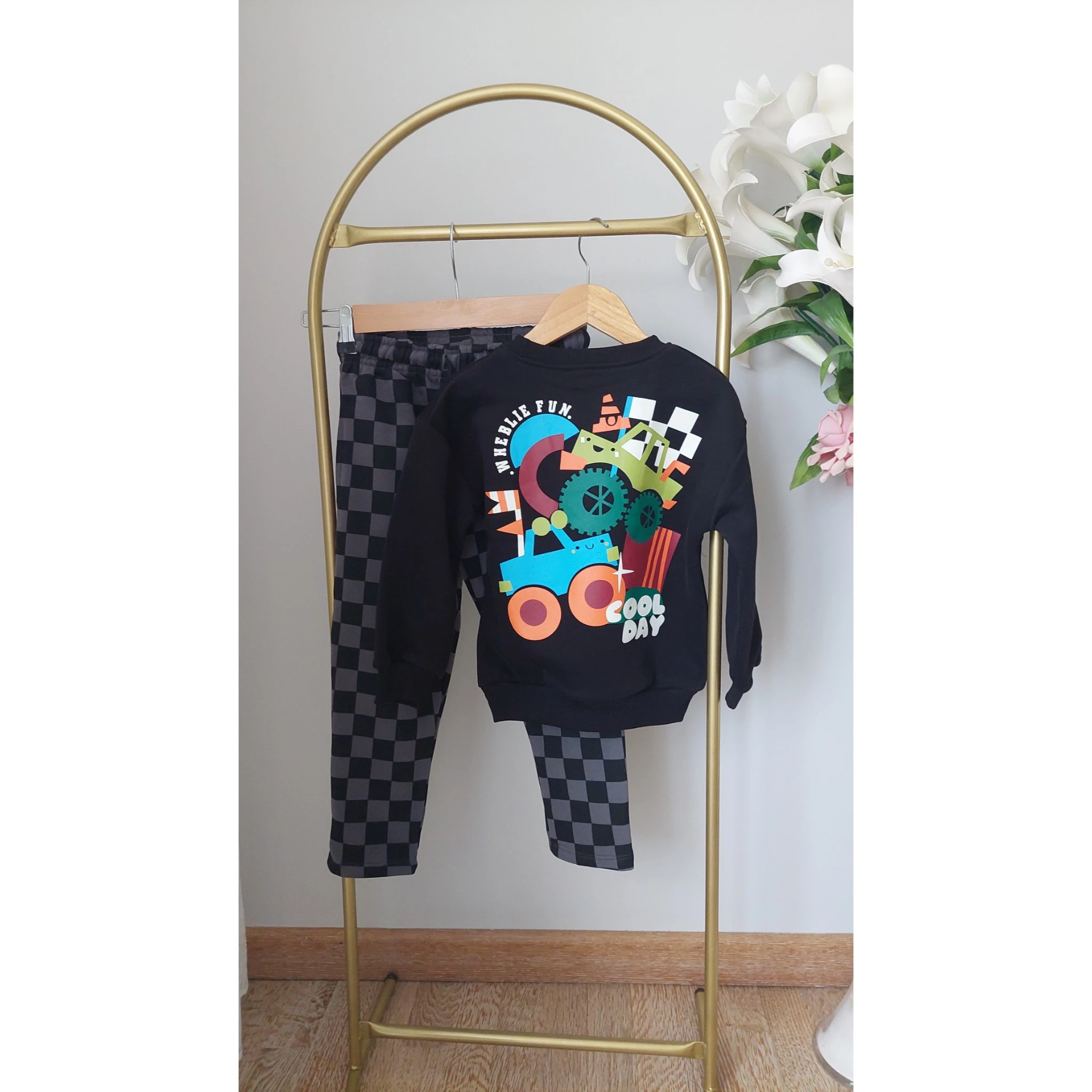 Siyah,Araba Baskılı Takım 