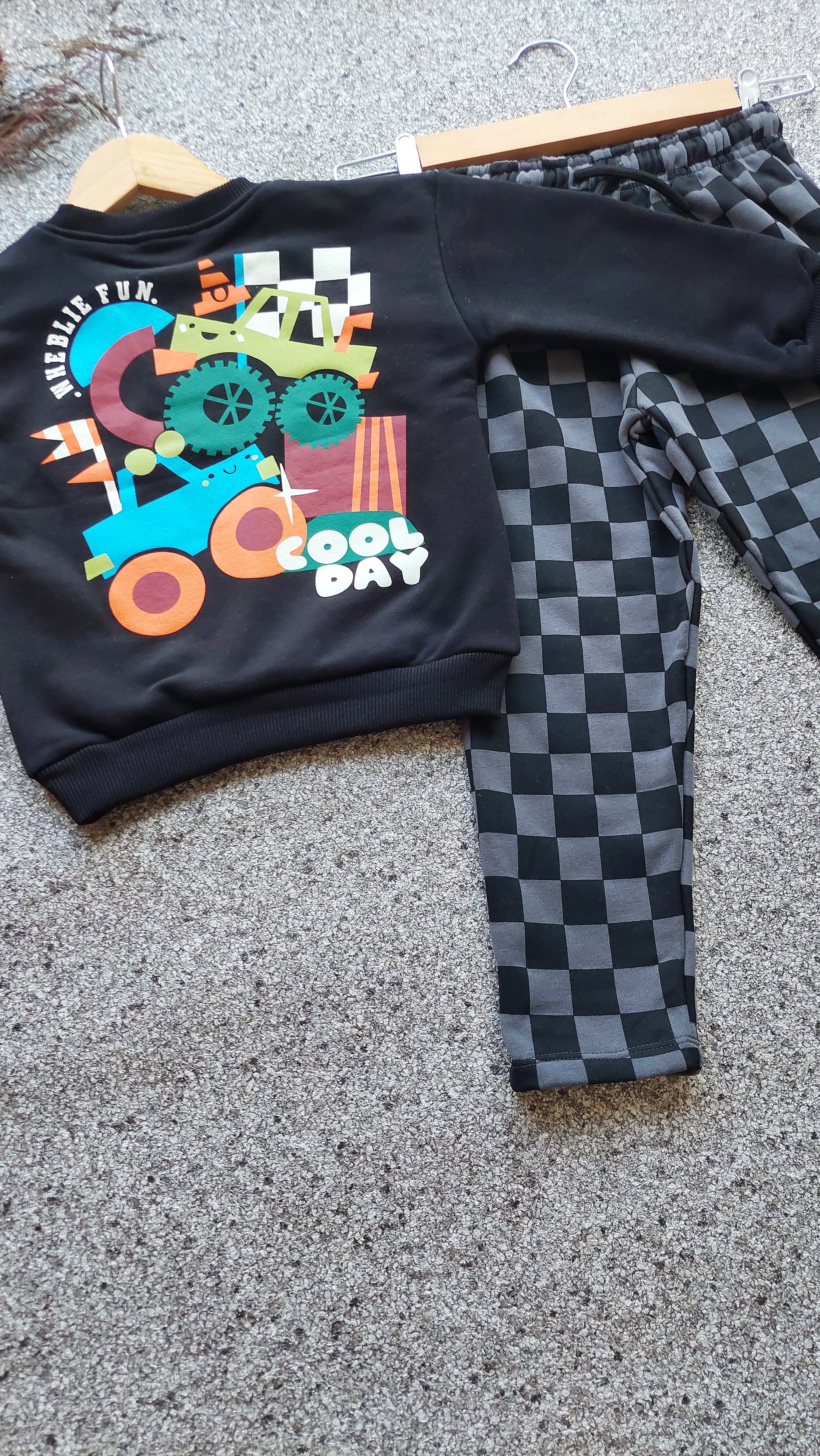 Siyah,Araba Baskılı Takım 