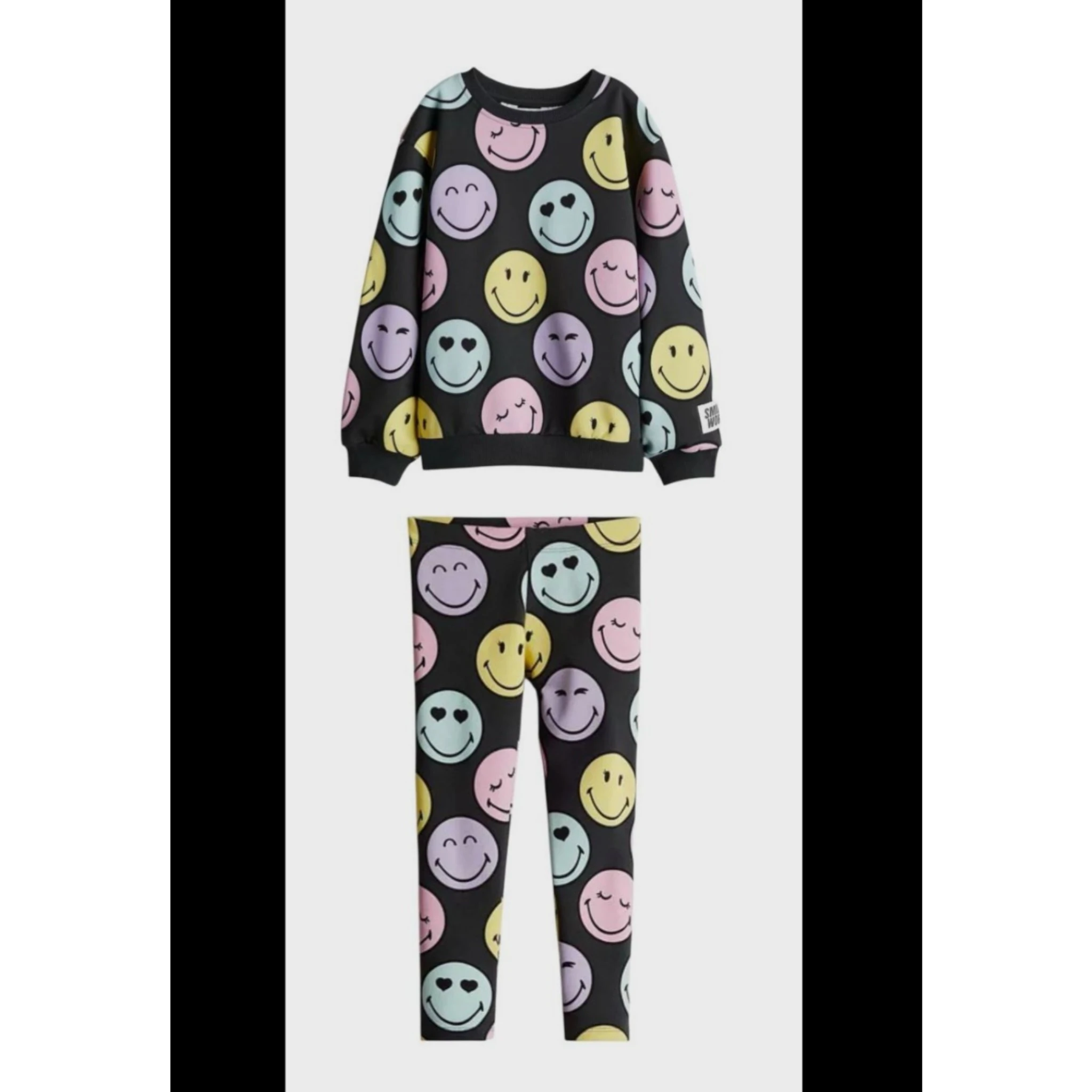 Füme Renk Üzerine Gülen Yüz Takım