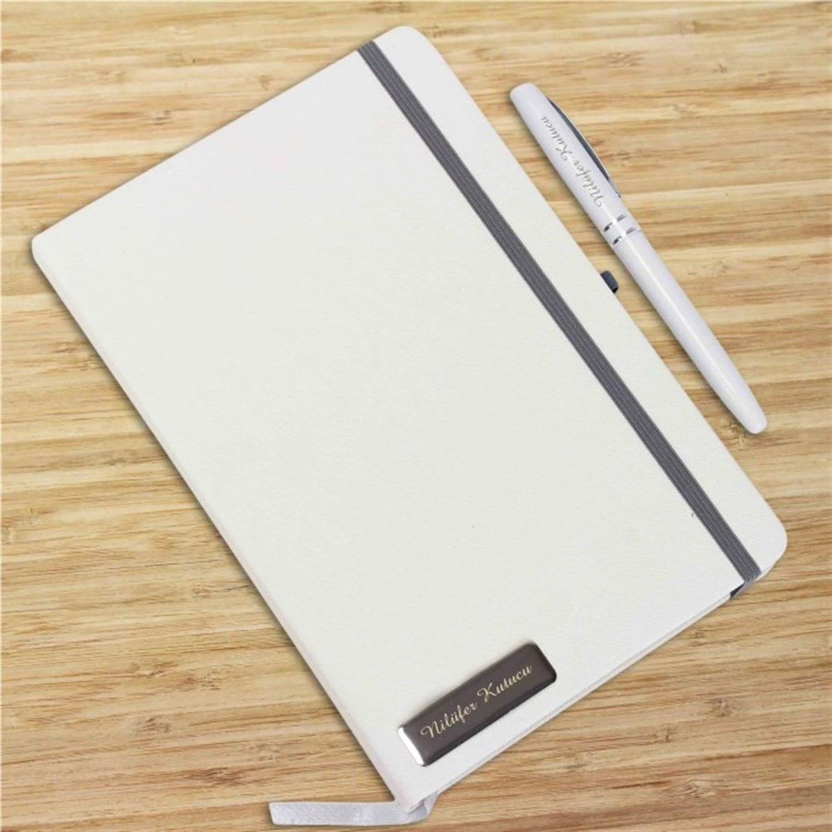 Kişiye Özel Beyaz Renk Çizgili Defter ve Metal Roller Kalem Seti
