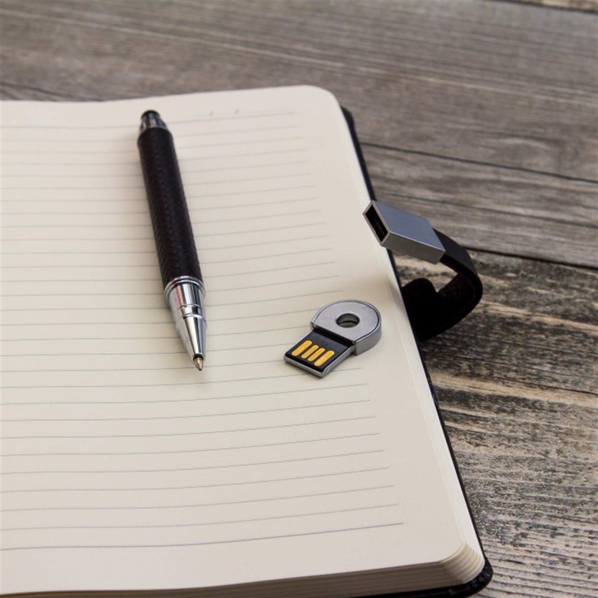 Kişiye Özel 16 GB Hafızalı Usb'li Defter ve Kalem Seti Siyah