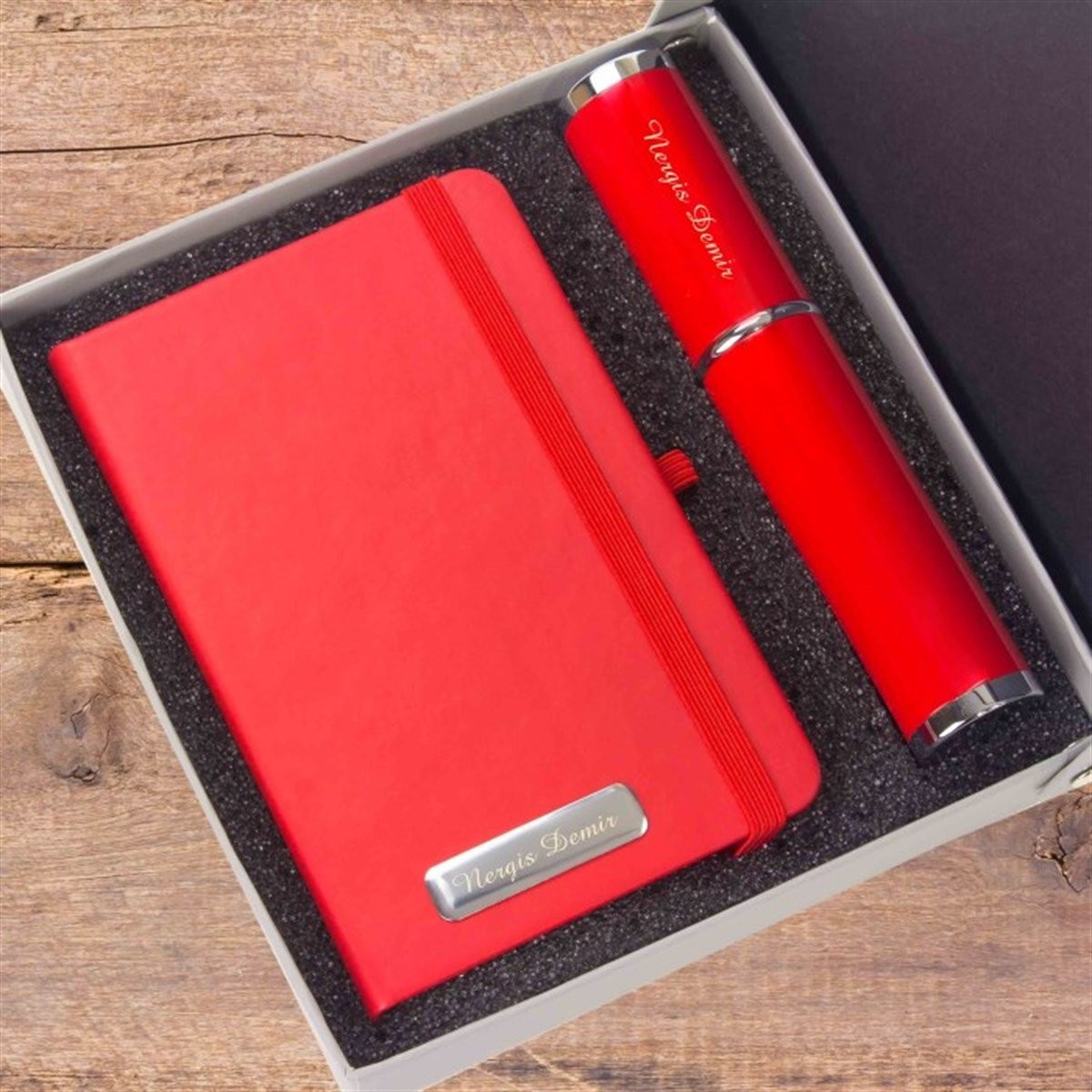 Kişiye Özel Kırmızı Defter ve Silindir Kutulu Tükenmez Kalem Seti