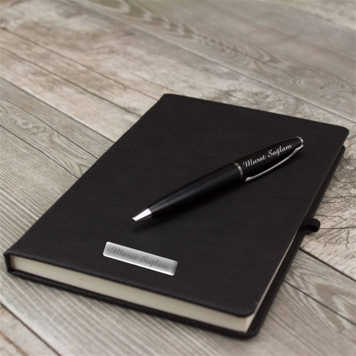 Kişiye Özel Lastikli Defter Anahtarlık ve Kalem Seti​ Tasarım Kutulu