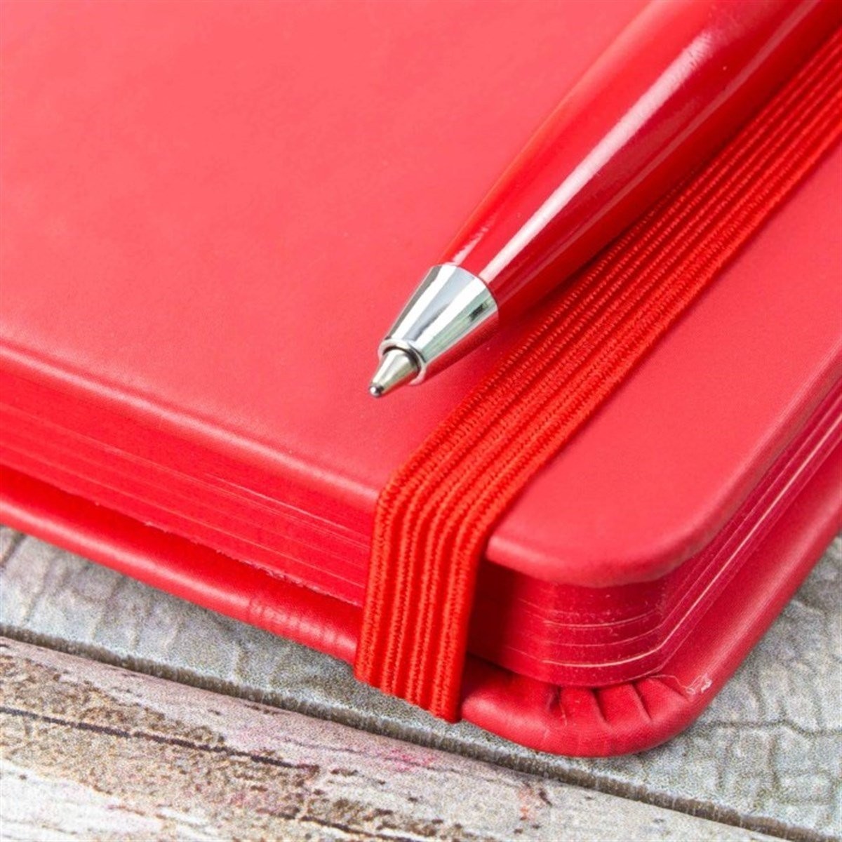 Kişiye Özel Kırmızı Defter ve Silindir Kutulu Tükenmez Kalem Seti