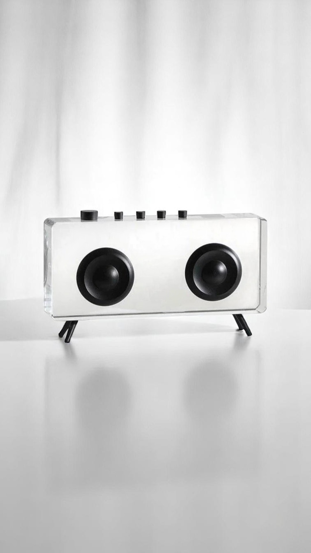 Dekoratif Kristal Cam Retro Radyo Tasarımlı Obje – Şeffaf Masaüstü Dekor Ürünü