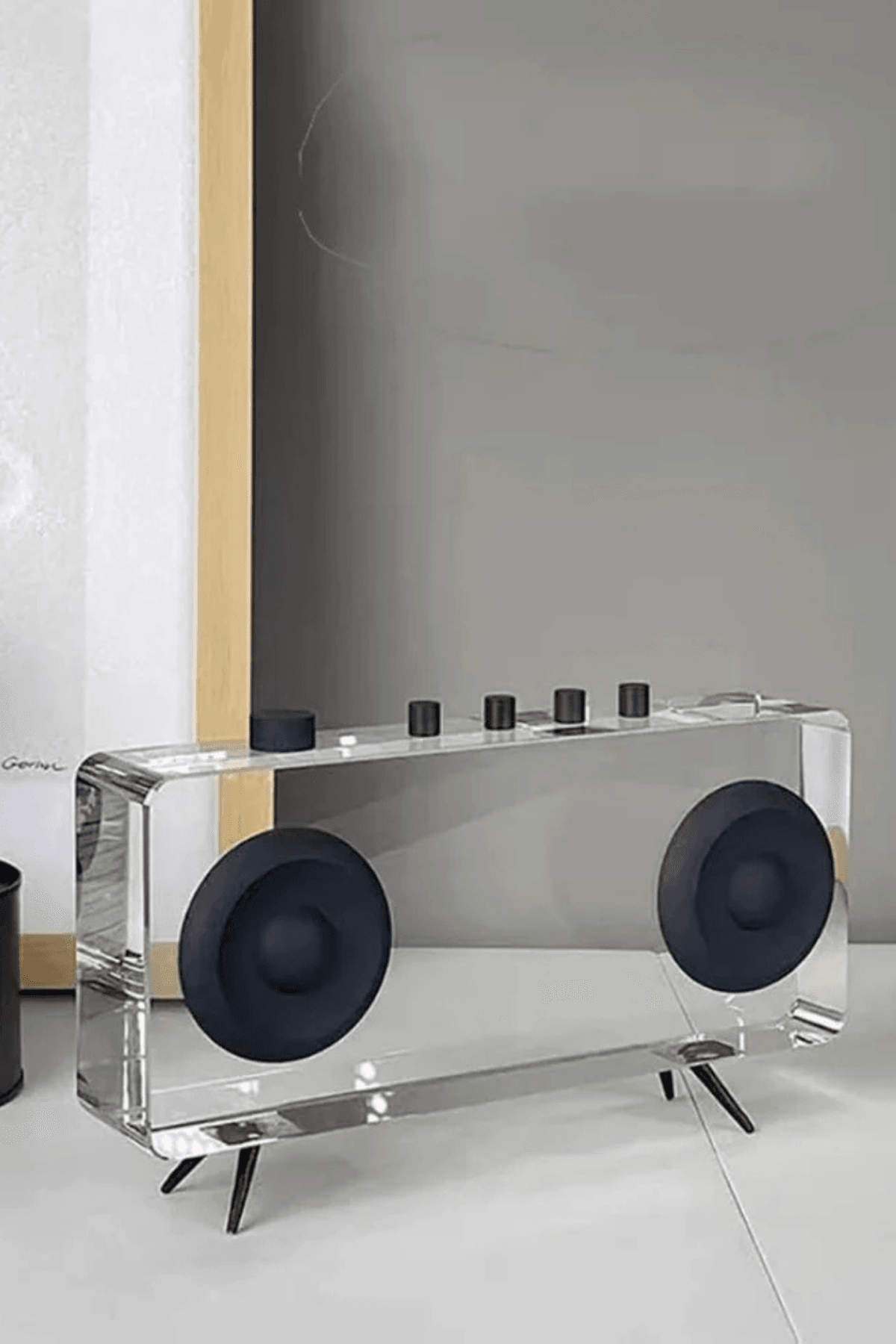 Dekoratif Kristal Cam Retro Radyo Tasarımlı Obje – Şeffaf Masaüstü Dekor Ürünü