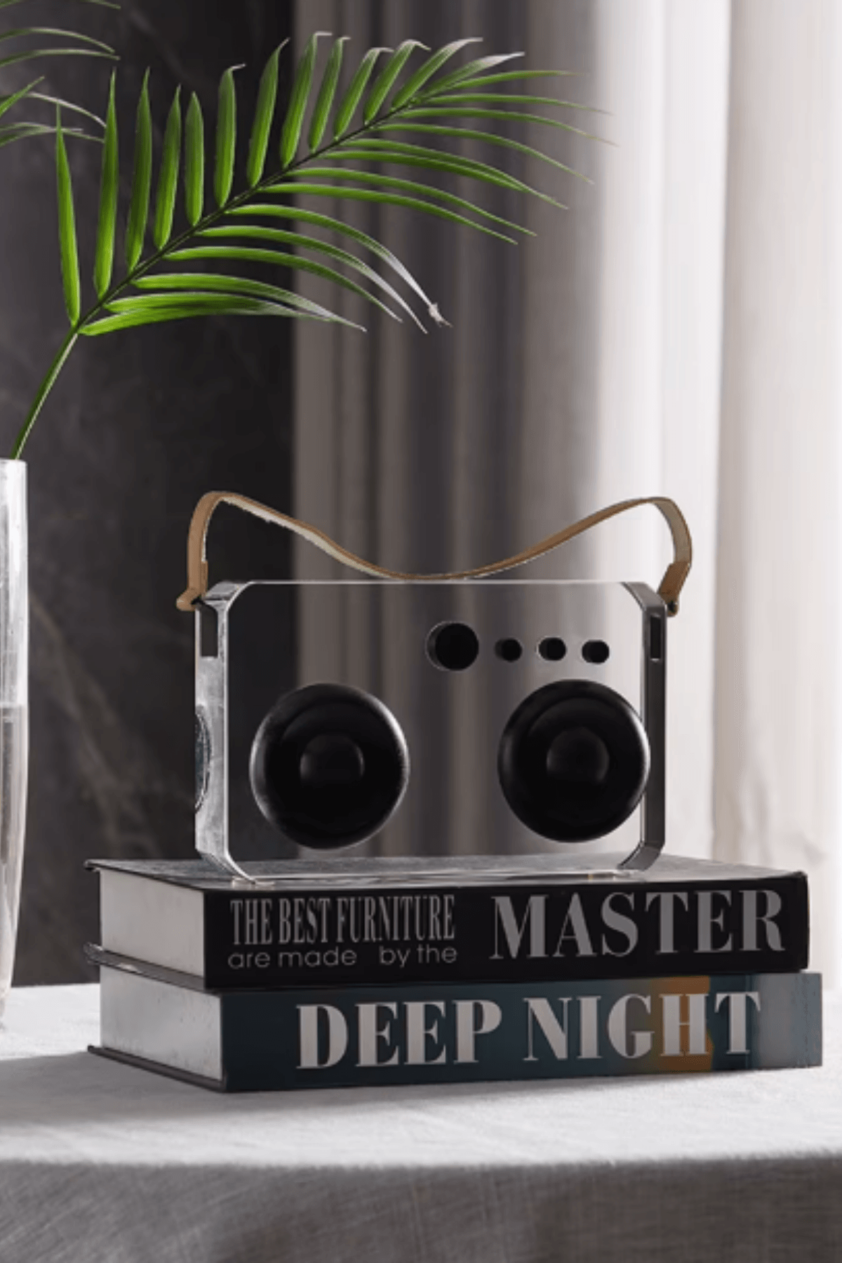 Dekoratif Kristal Cam Retro Kayışlı Radyo Tasarımlı Obje – Şeffaf Masaüstü Dekor Ürünü