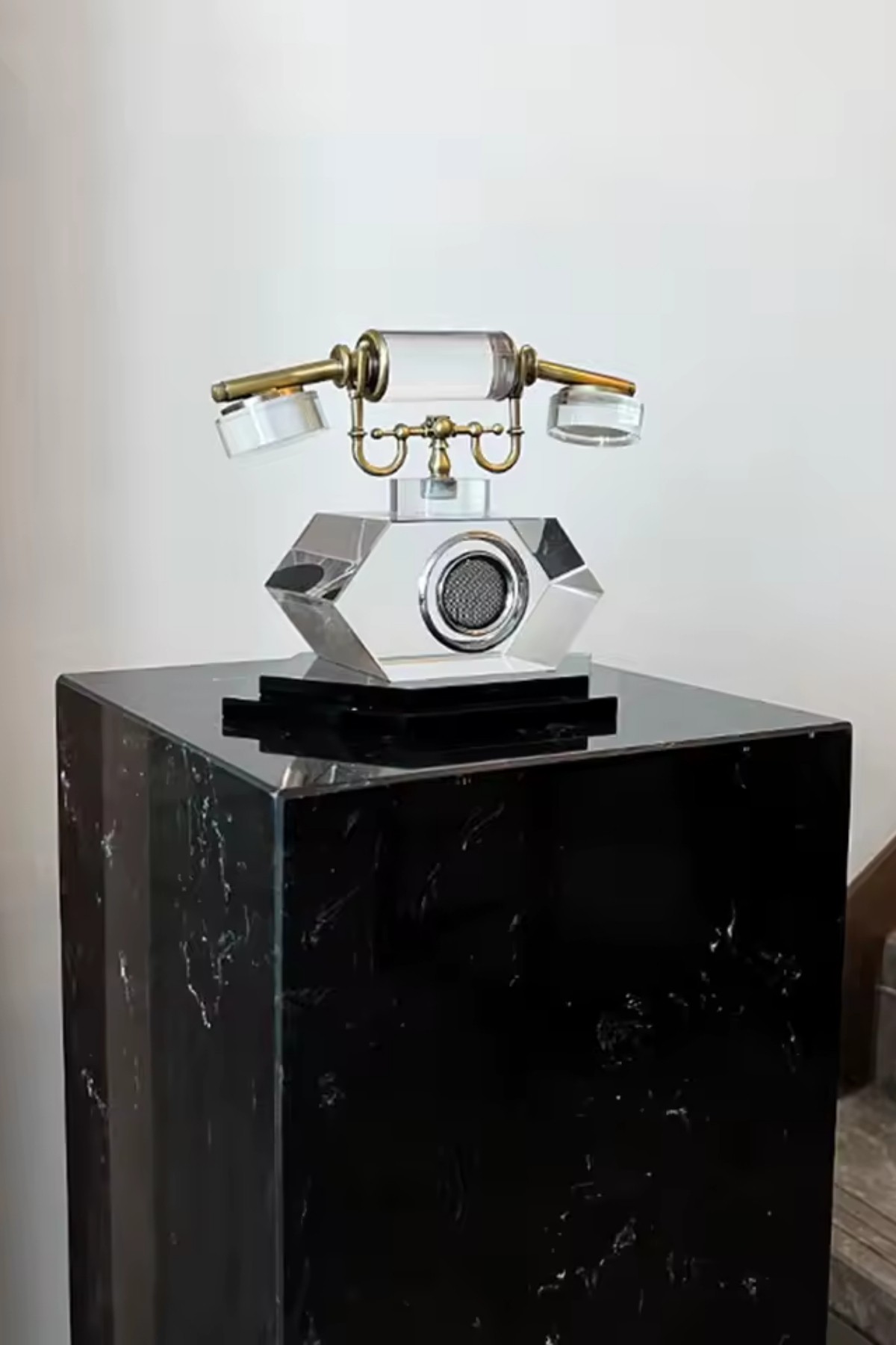 Kristal ve Eskitme Metal Detaylı Antika Dekoratif Telefon Obje