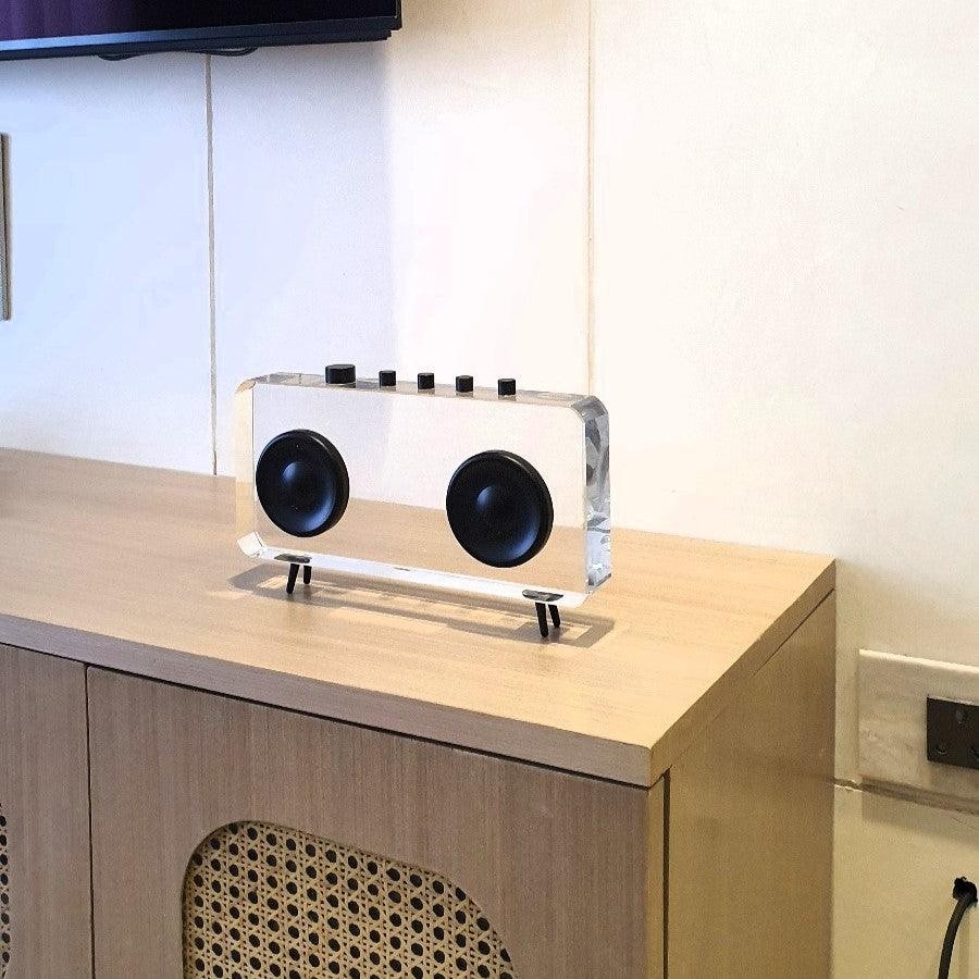 Dekoratif Kristal Cam Retro Radyo Tasarımlı Obje – Şeffaf Masaüstü Dekor Ürünü