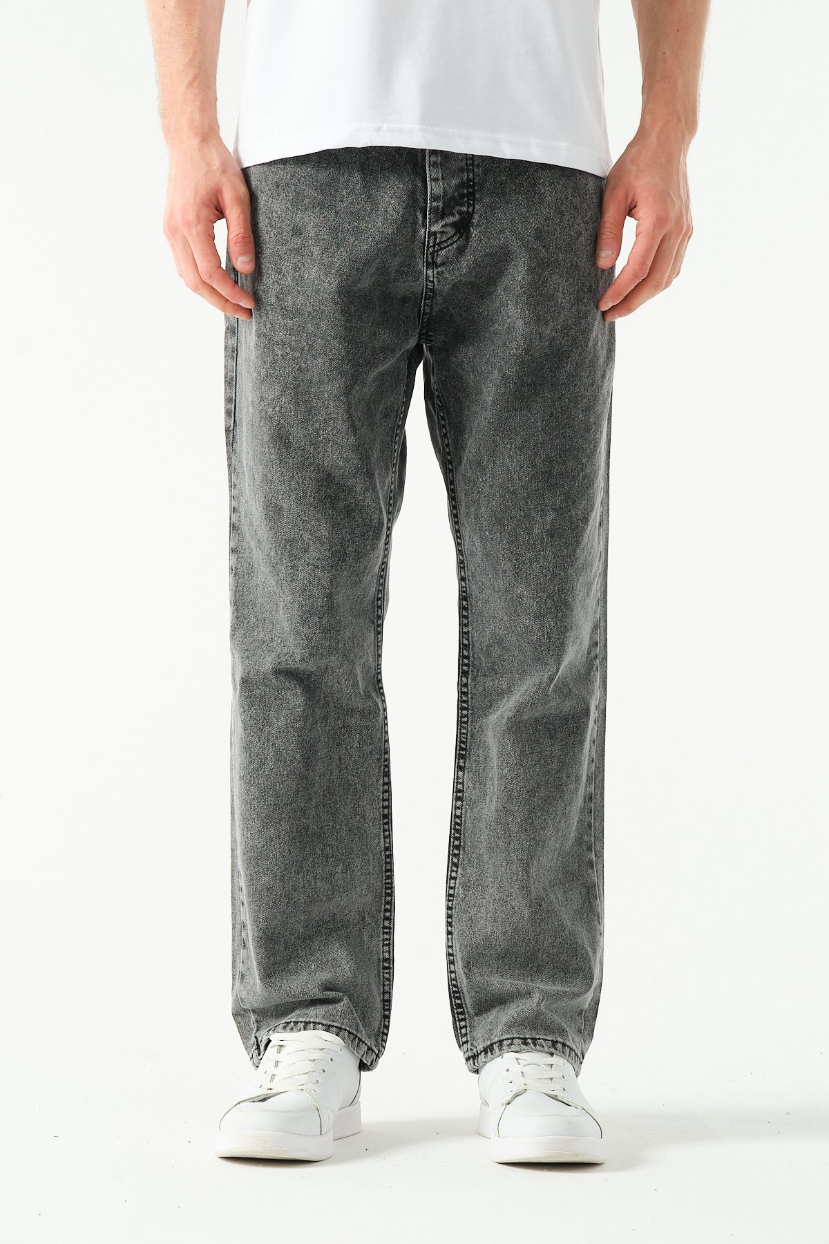 Relaxed Basic Jean