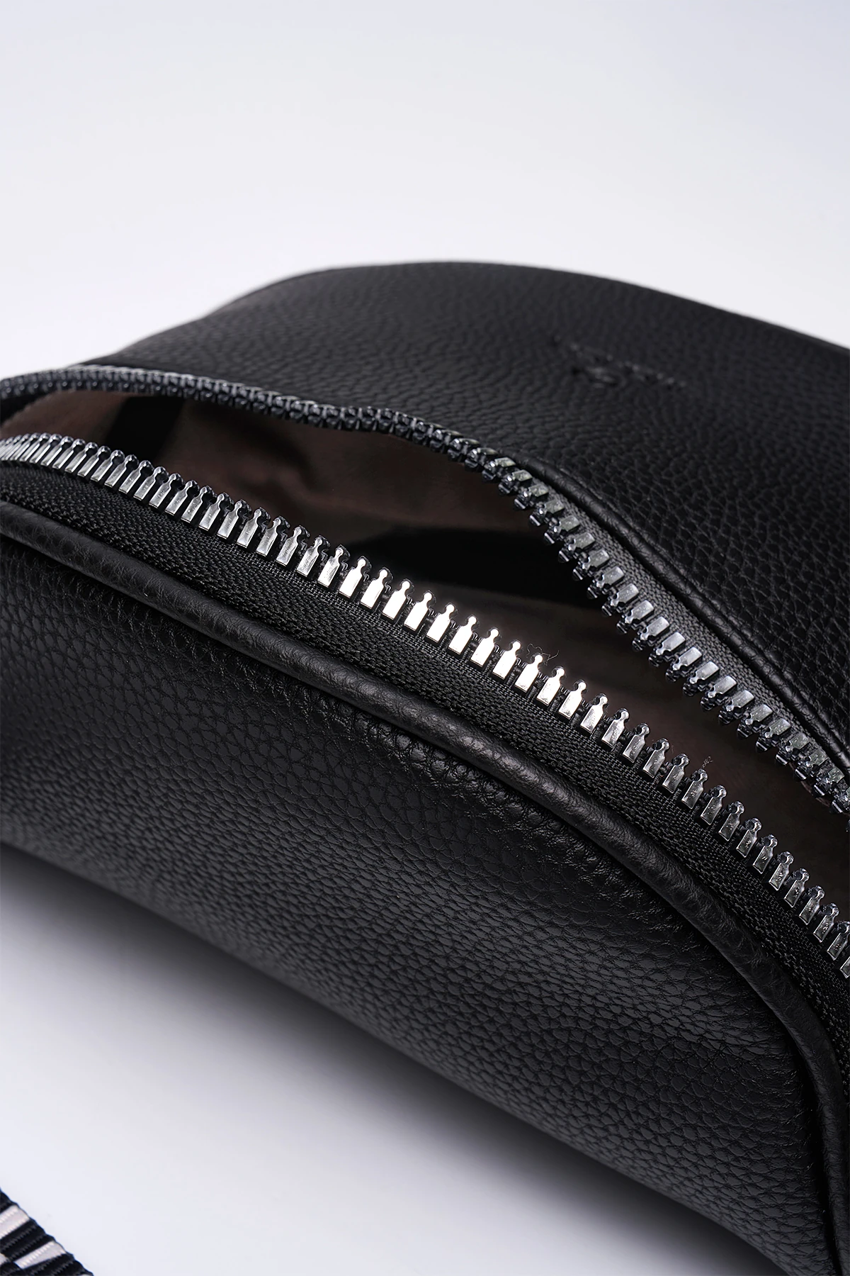 Çapraz Askılı Kadın Vücut Çantası & Body Bag - Siyah