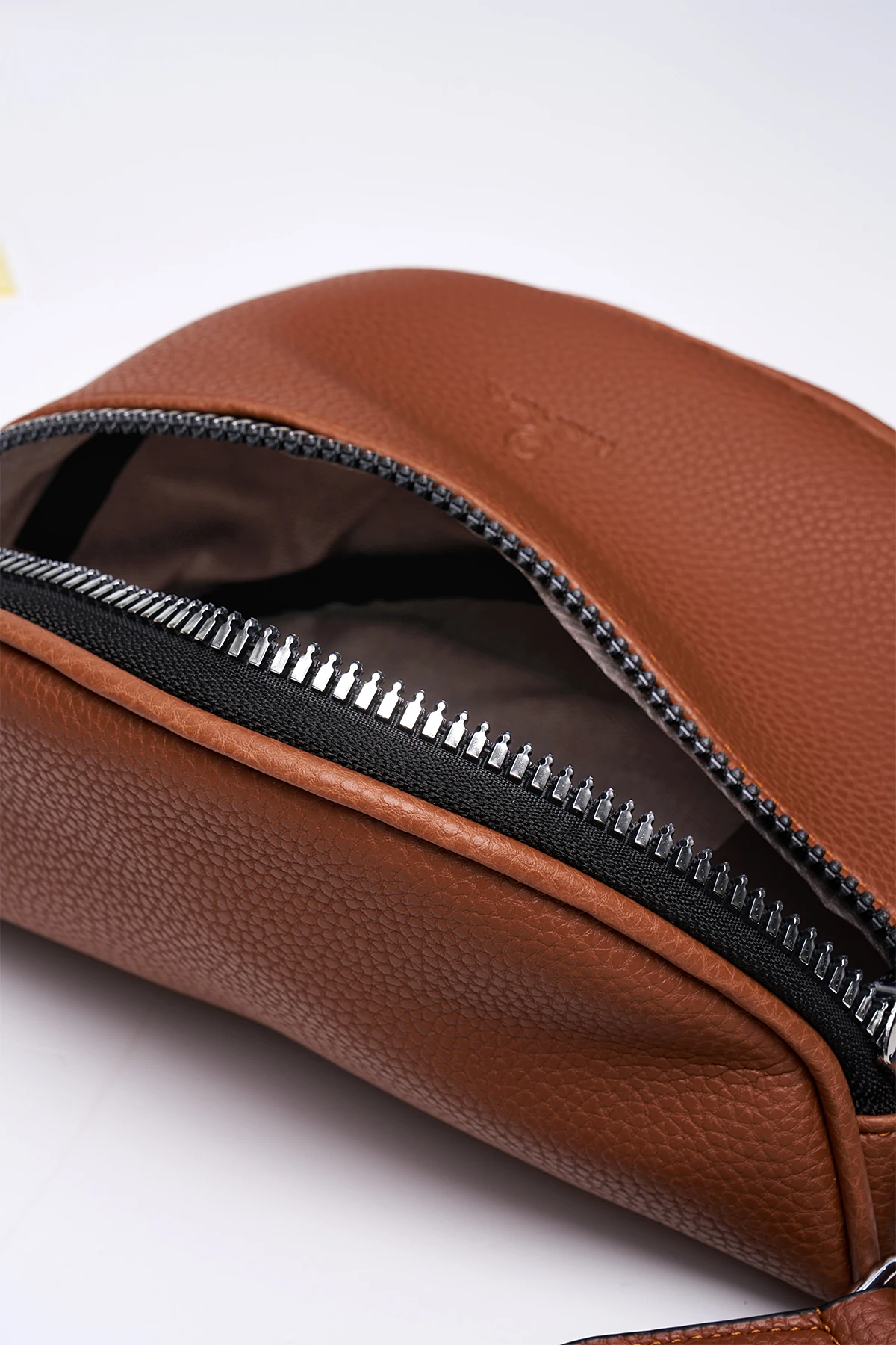 Çapraz Askılı Kadın Vücut Çantası & Body Bag - Taba