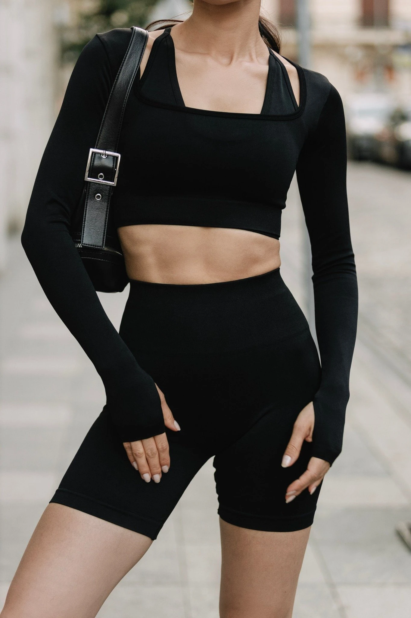  Parmak Detaylı Uzun Kollu Crop Top - Siyah
