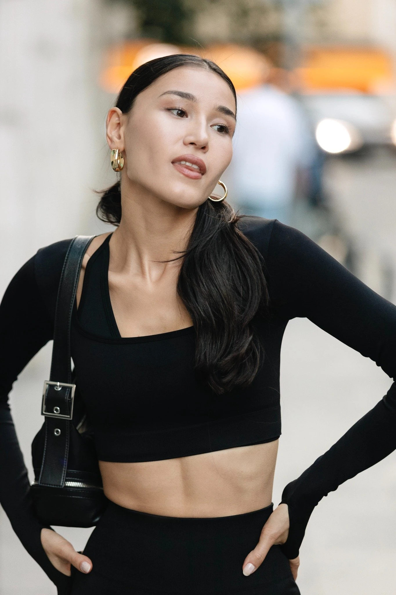  Parmak Detaylı Uzun Kollu Crop Top - Siyah