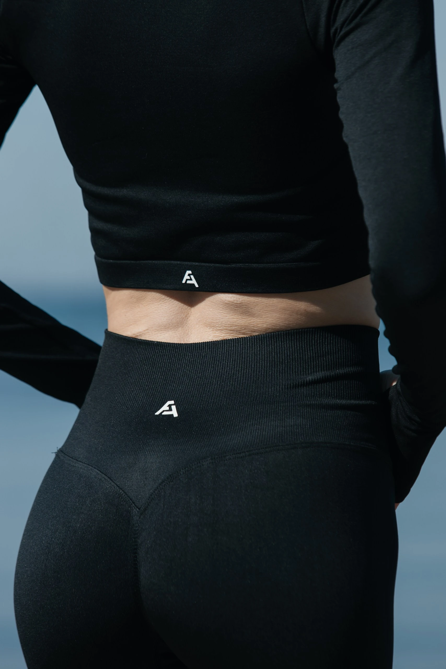 Uzun Kollu Yarım Fermuar Büstiyer Ve Push Up Şort Takım - Siyah