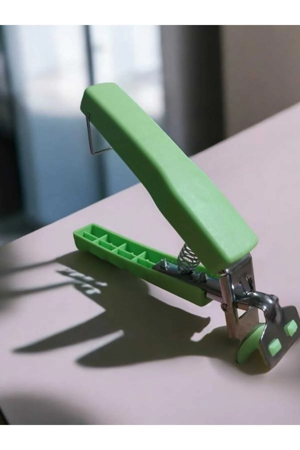 Yeşil Renk Tabak Tepsi Kelepçesi Yanma Önleyici