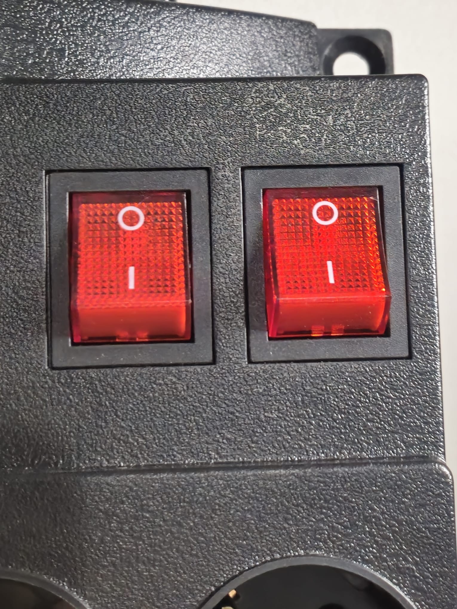 Isıya Dayanıklı Termal Akım Korumalı 2 Metre 16A 4000W 8li Priz ve 3 Usb Li Uzatma Kablosu