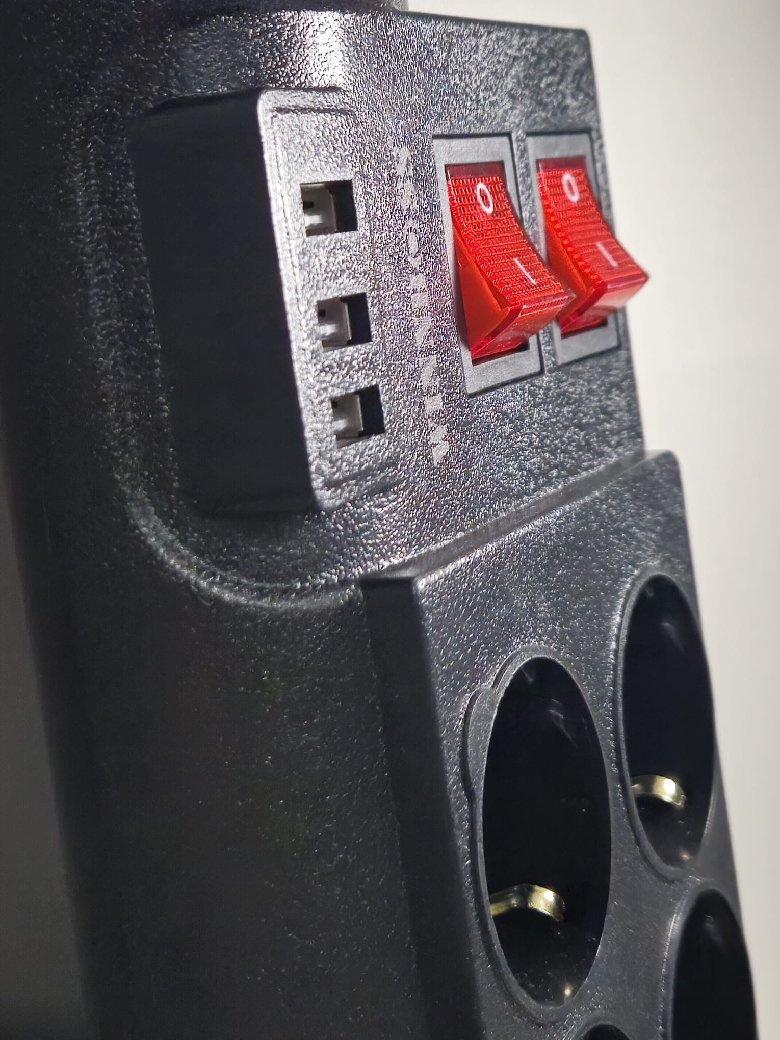 Isıya Dayanıklı Termal Akım Korumalı 2 Metre 16A 4000W 8li Priz ve 3 Usb Li Uzatma Kablosu