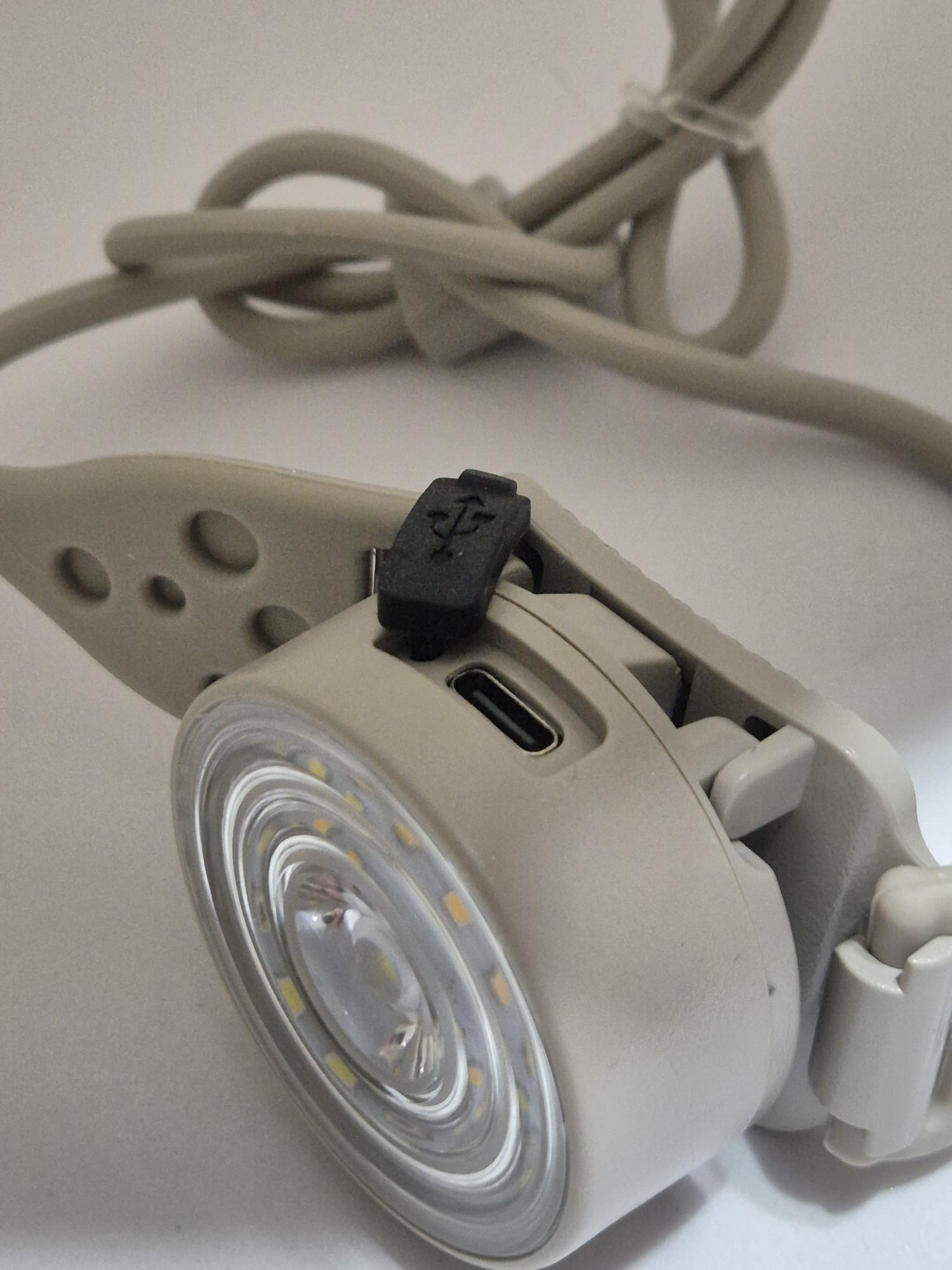 Kamp, Bisiklet, Yürüyüş, Acil Durumlar Için Güçlü Hareket Sensörlü Kafa Lambası USB Şarj Edilebilir Özellik